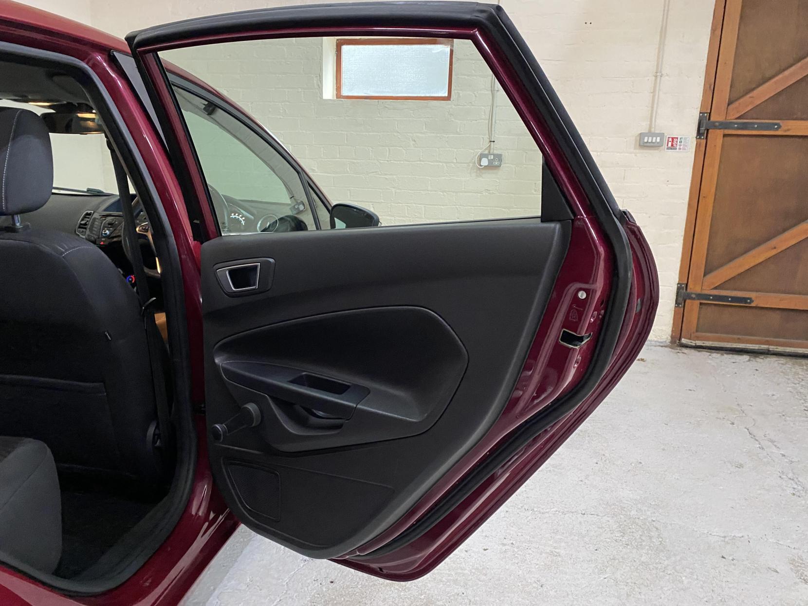 Ford Fiesta 1.25 Zetec Hatchback 5dr Petrol Manual Euro 5 (82 ps)