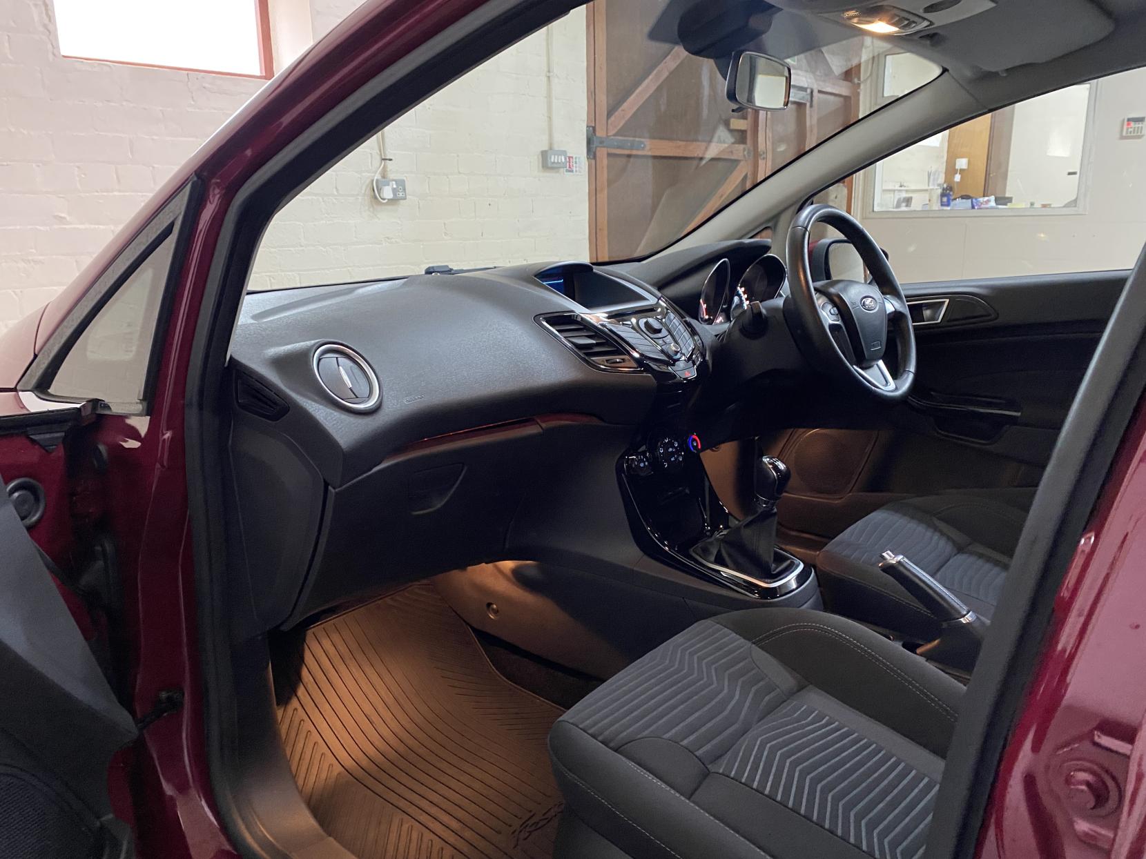 Ford Fiesta 1.25 Zetec Hatchback 5dr Petrol Manual Euro 5 (82 ps)