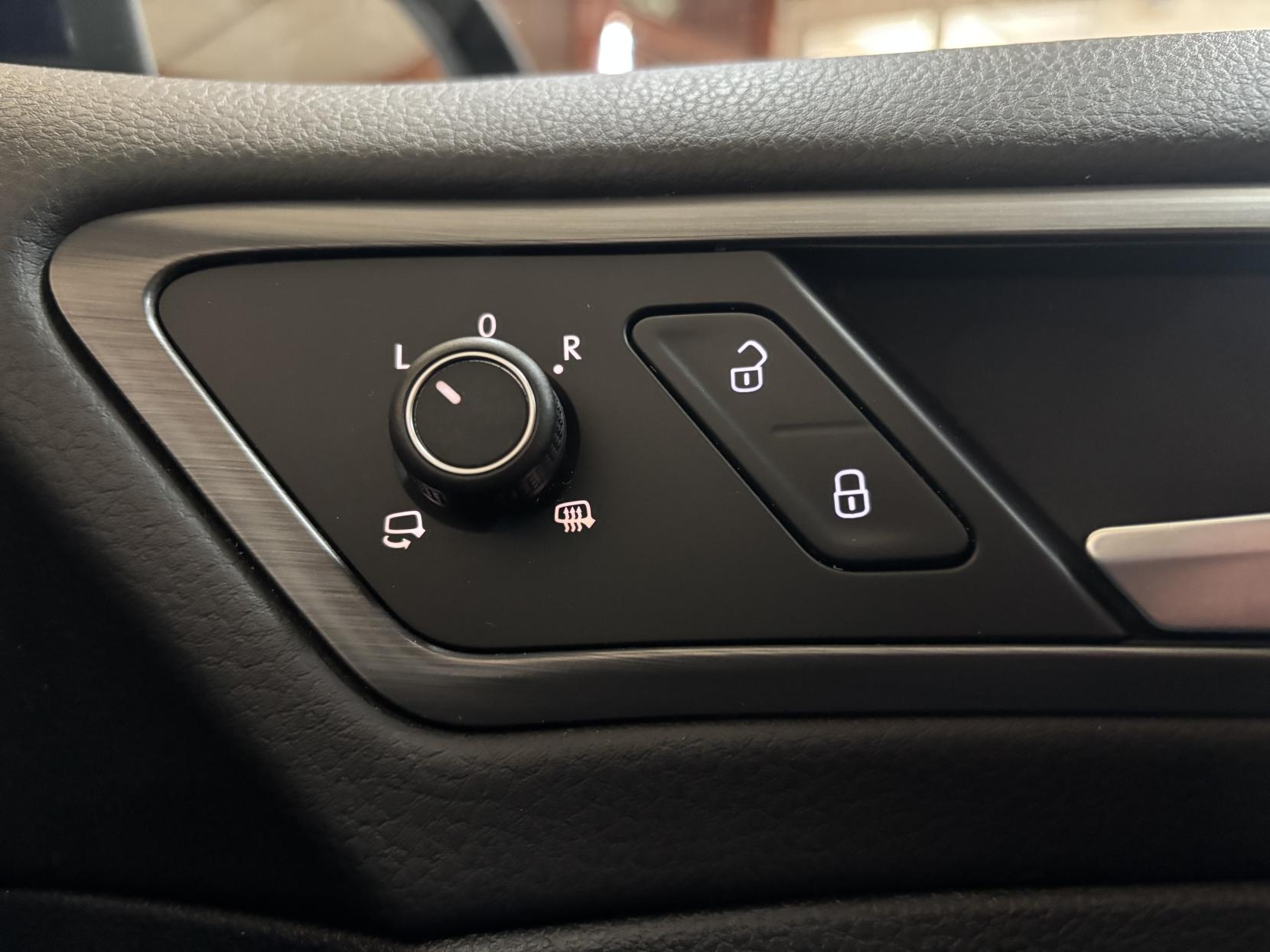 Volkswagen Golf 1.6 TDI SE Nav Estate 5dr Diesel Manual Euro 6 (s/s) (115 ps)