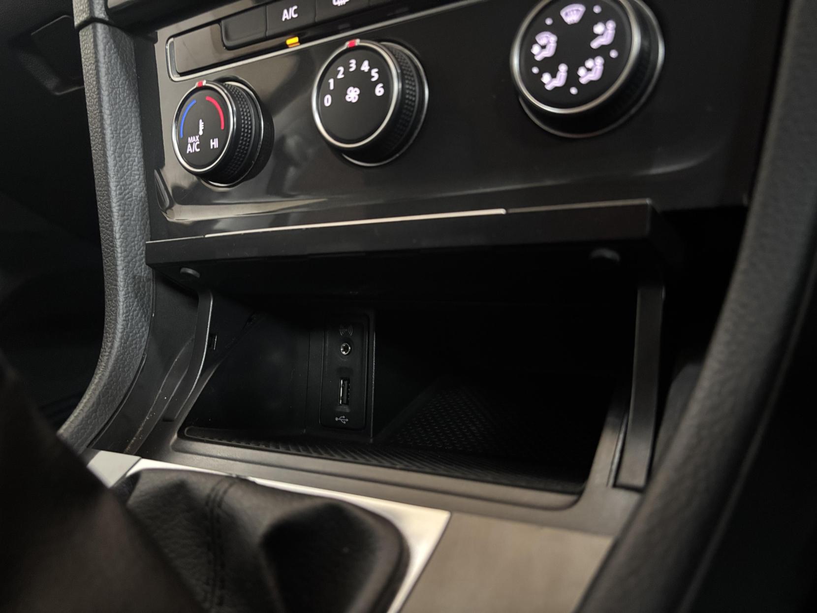 Volkswagen Golf 1.6 TDI SE Nav Estate 5dr Diesel Manual Euro 6 (s/s) (115 ps)