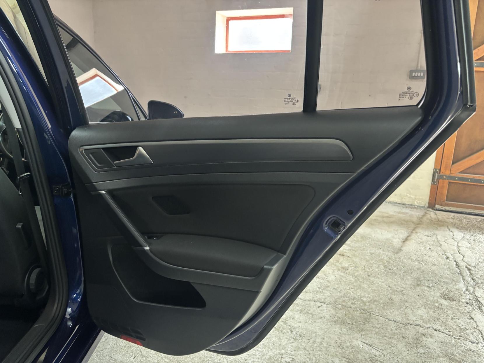 Volkswagen Golf 1.6 TDI SE Nav Estate 5dr Diesel Manual Euro 6 (s/s) (115 ps)