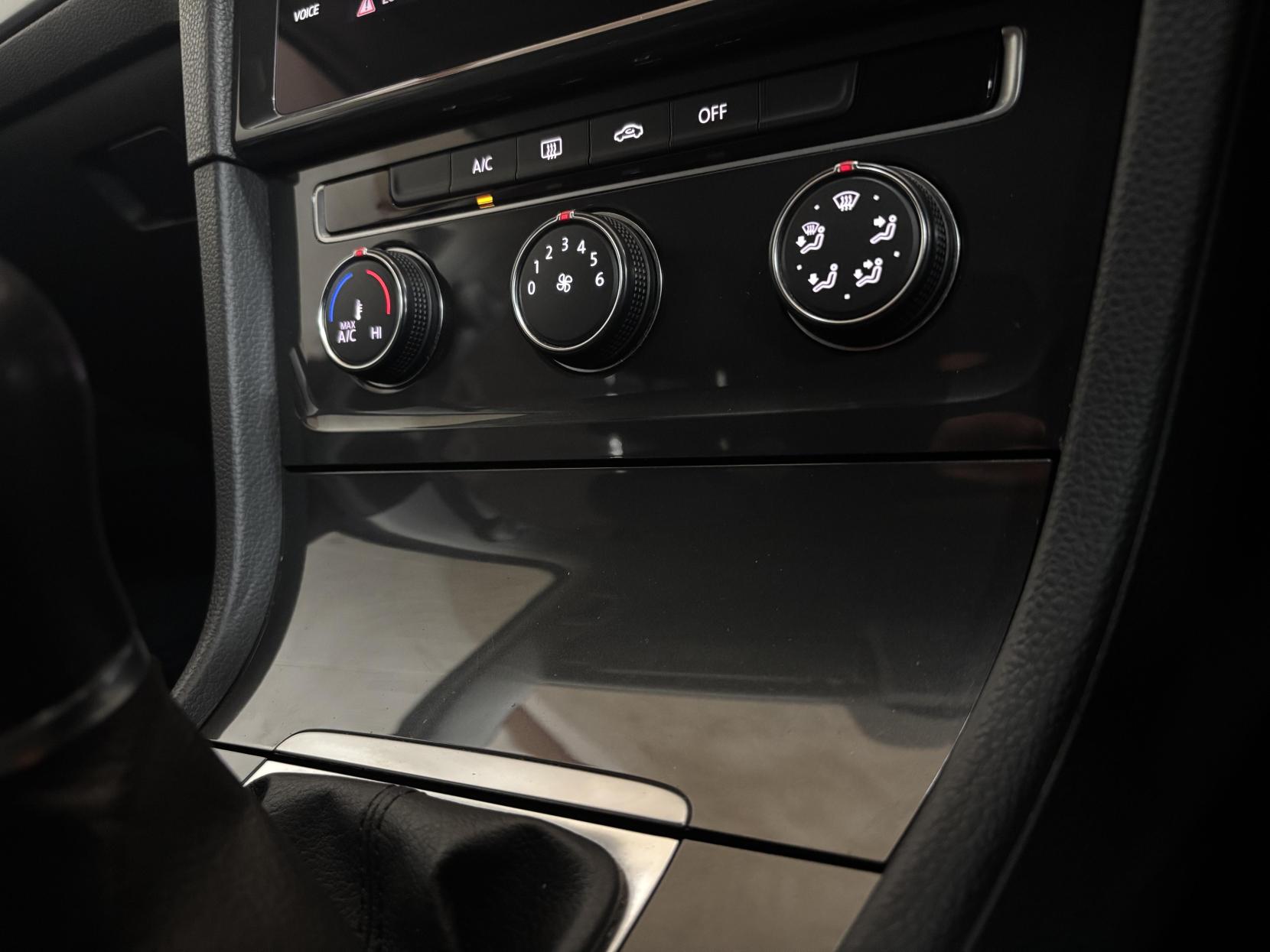 Volkswagen Golf 1.6 TDI SE Nav Estate 5dr Diesel Manual Euro 6 (s/s) (115 ps)