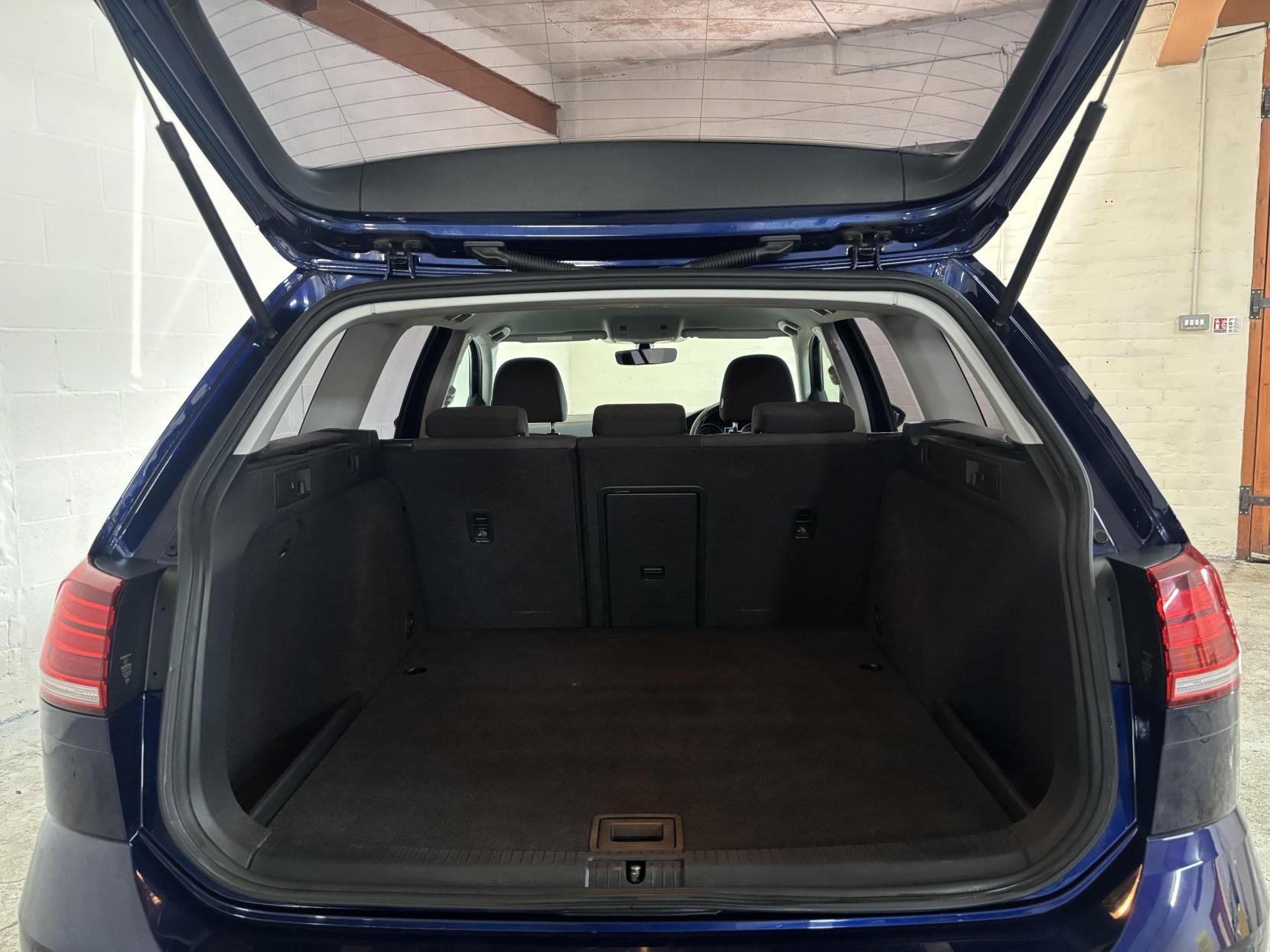 Volkswagen Golf 1.6 TDI SE Nav Estate 5dr Diesel Manual Euro 6 (s/s) (115 ps)