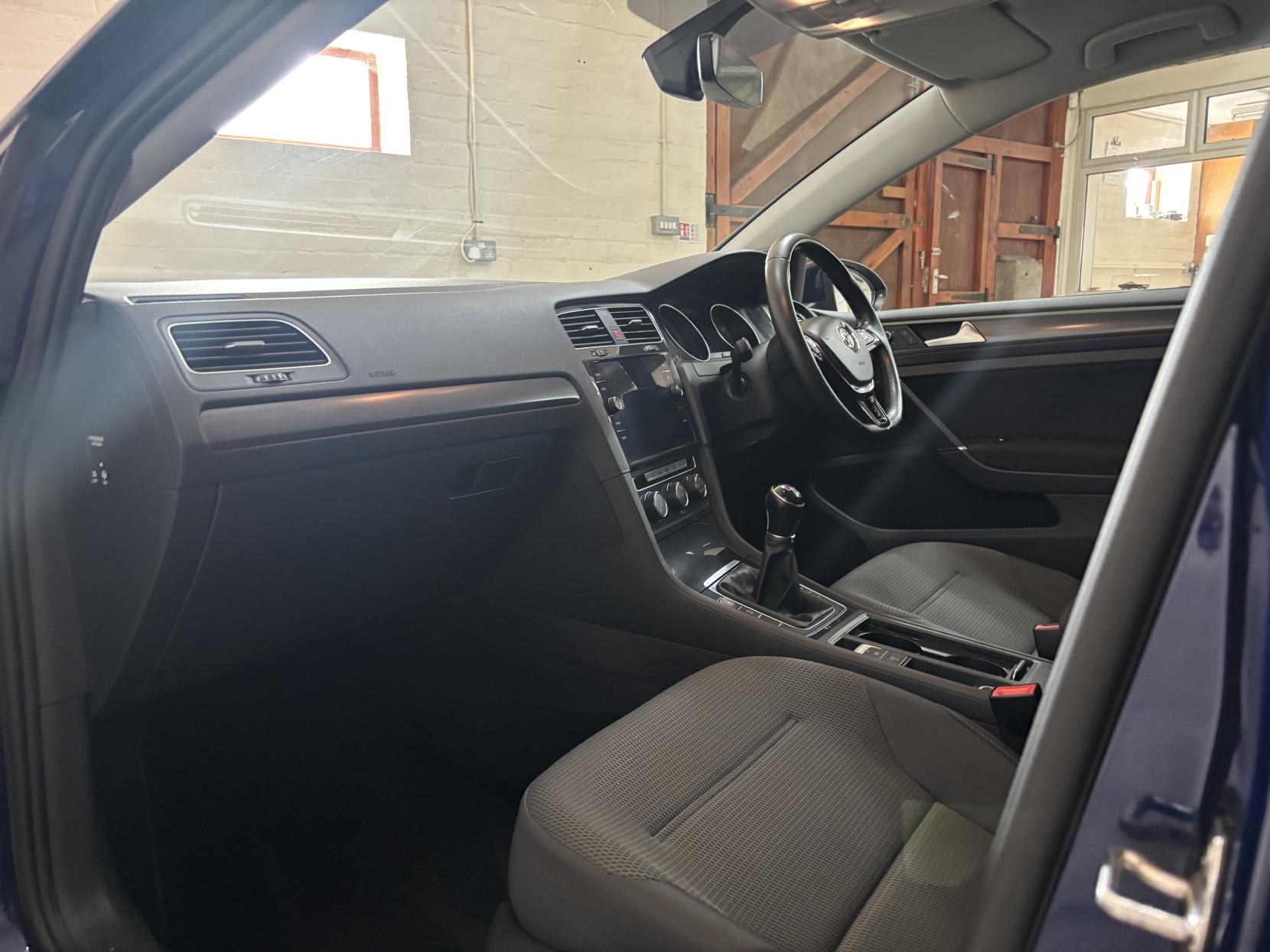 Volkswagen Golf 1.6 TDI SE Nav Estate 5dr Diesel Manual Euro 6 (s/s) (115 ps)