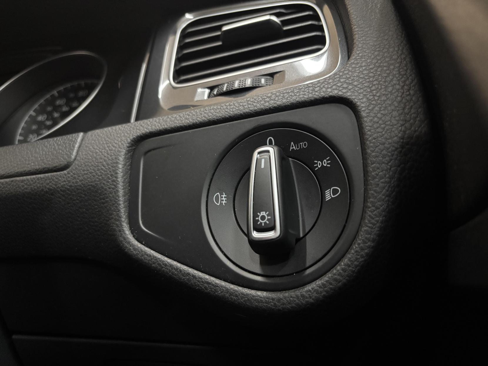 Volkswagen Golf 1.6 TDI SE Nav Estate 5dr Diesel Manual Euro 6 (s/s) (115 ps)