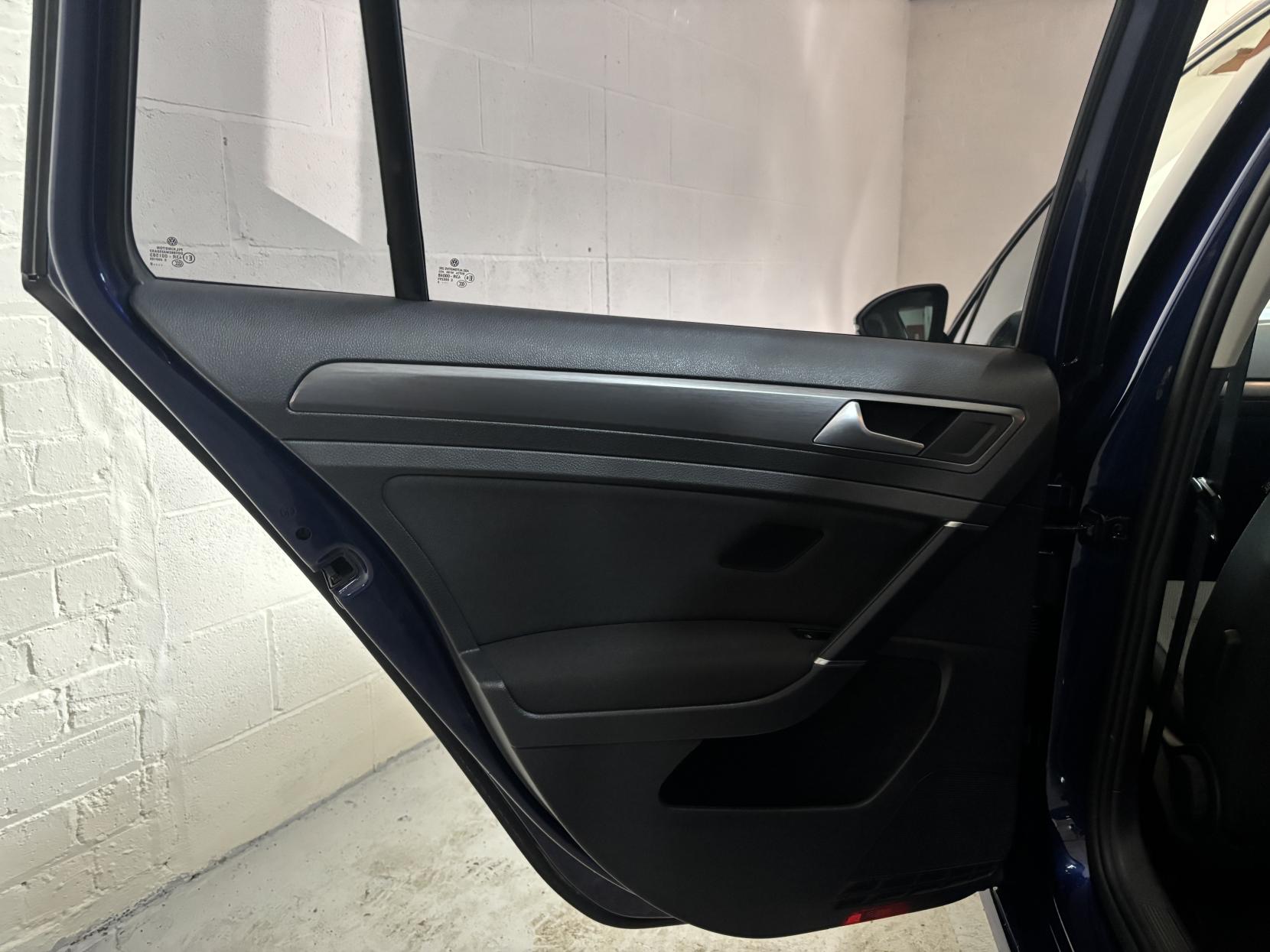 Volkswagen Golf 1.6 TDI SE Nav Estate 5dr Diesel Manual Euro 6 (s/s) (115 ps)