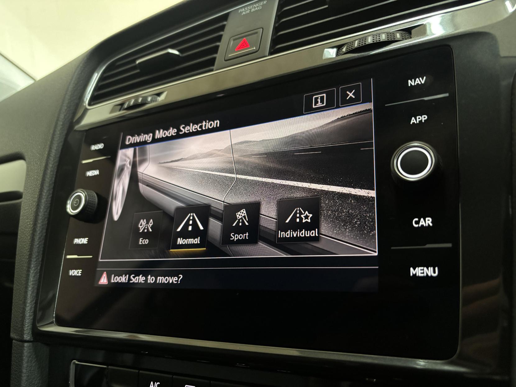 Volkswagen Golf 1.6 TDI SE Nav Estate 5dr Diesel Manual Euro 6 (s/s) (115 ps)