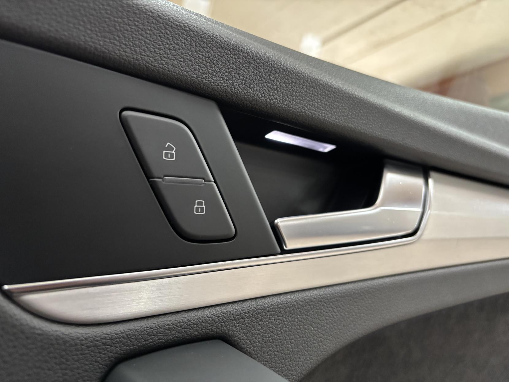 Audi Q5 2.0 TDI S line SUV 5dr Diesel S Tronic quattro Euro 6 (s/s) (190 ps)