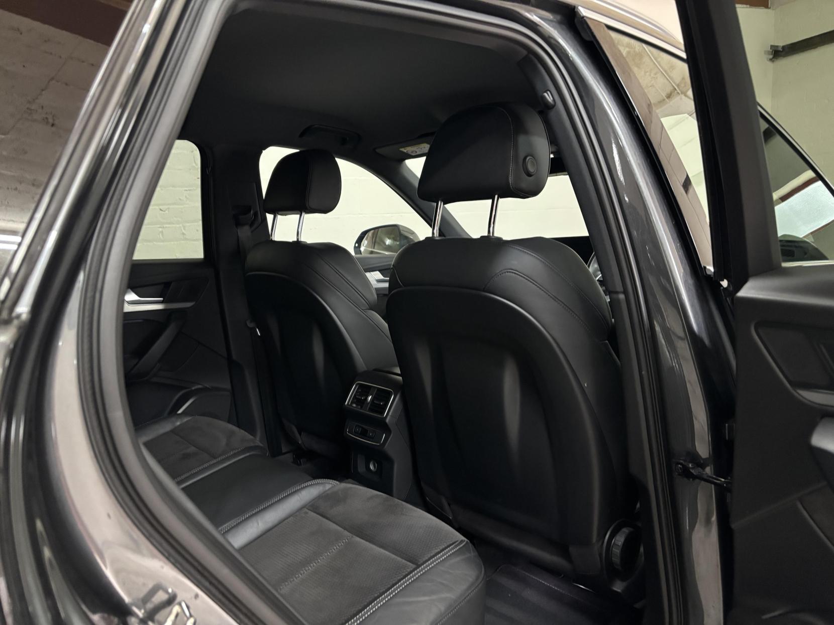 Audi Q5 2.0 TDI S line SUV 5dr Diesel S Tronic quattro Euro 6 (s/s) (190 ps)