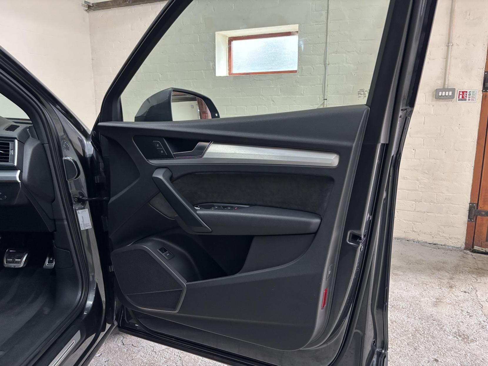 Audi Q5 2.0 TDI S line SUV 5dr Diesel S Tronic quattro Euro 6 (s/s) (190 ps)