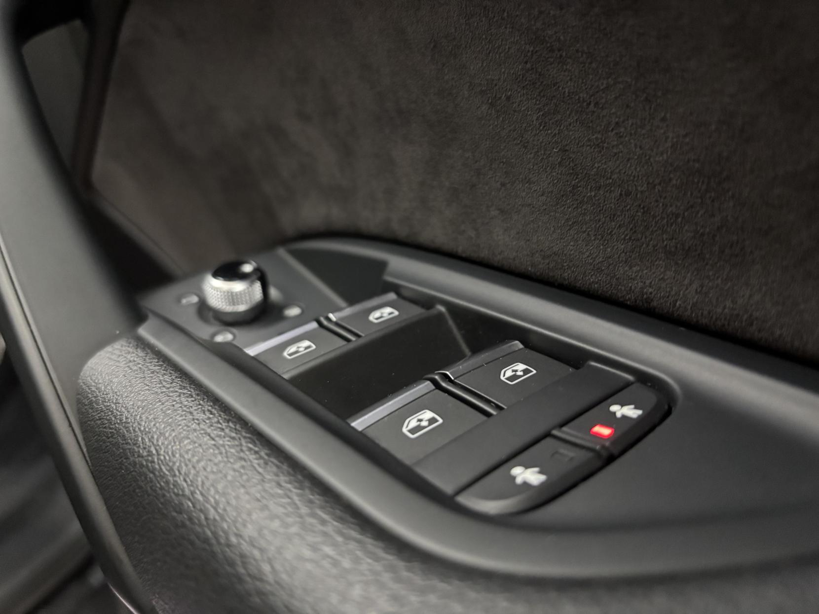 Audi Q5 2.0 TDI S line SUV 5dr Diesel S Tronic quattro Euro 6 (s/s) (190 ps)