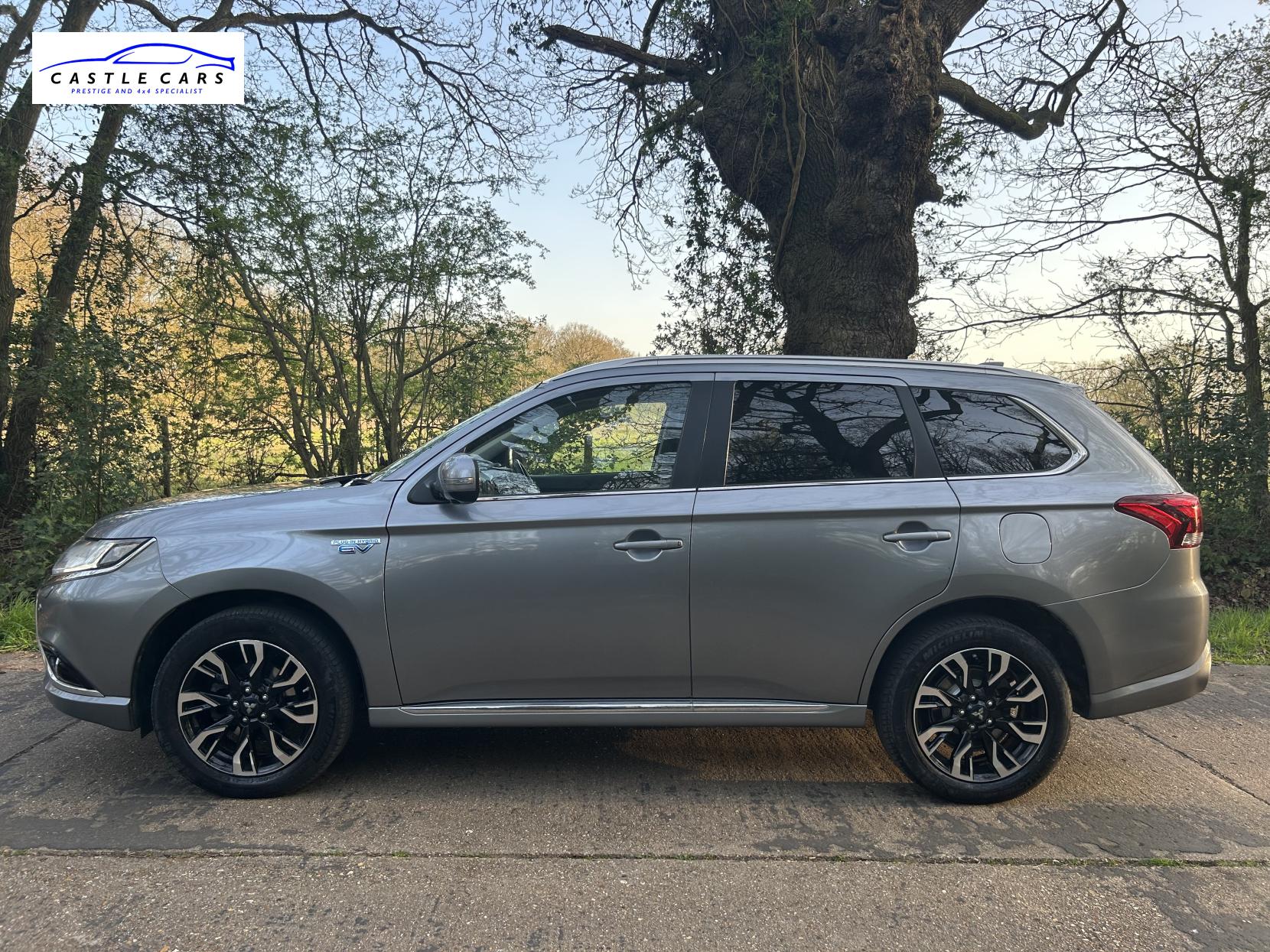 Mitsubishi Outlander 2.0h 12kWh GX4hs SUV 5dr Petrol Plug-in Hybrid CVT 4WD Euro 6 (s/s) (200 ps)