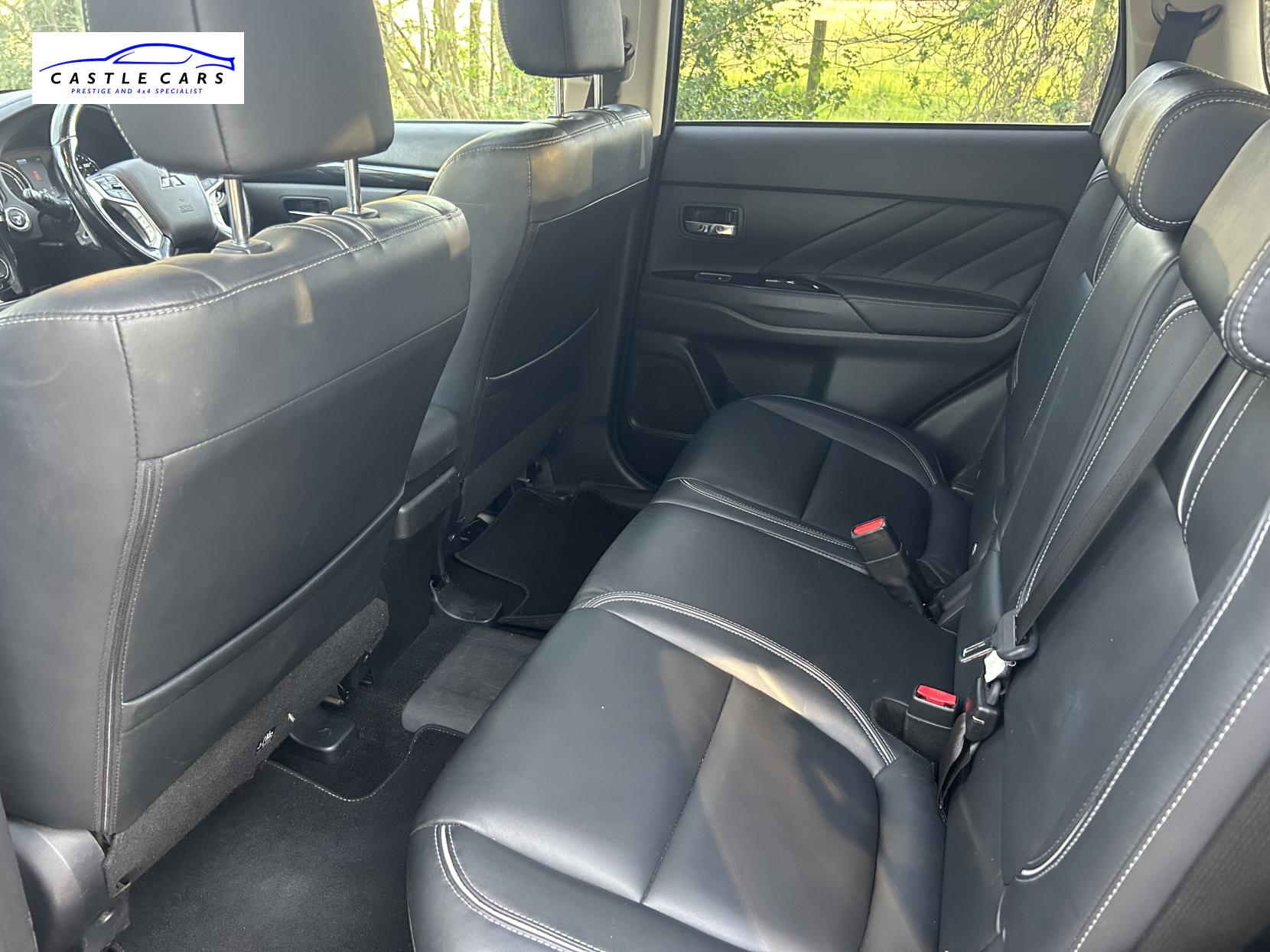 Mitsubishi Outlander 2.0h 12kWh GX4hs SUV 5dr Petrol Plug-in Hybrid CVT 4WD Euro 6 (s/s) (200 ps)