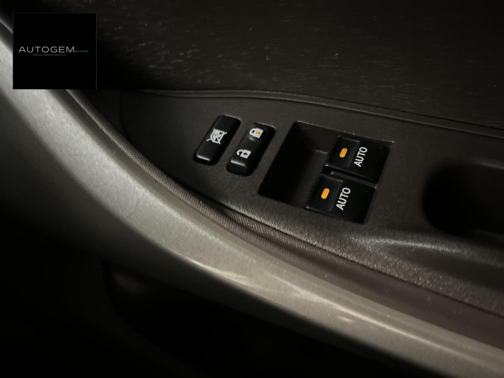 Toyota iQ 1.0 VVT-i 2 Hatchback 3dr Petrol Manual Euro 4 (68 bhp)