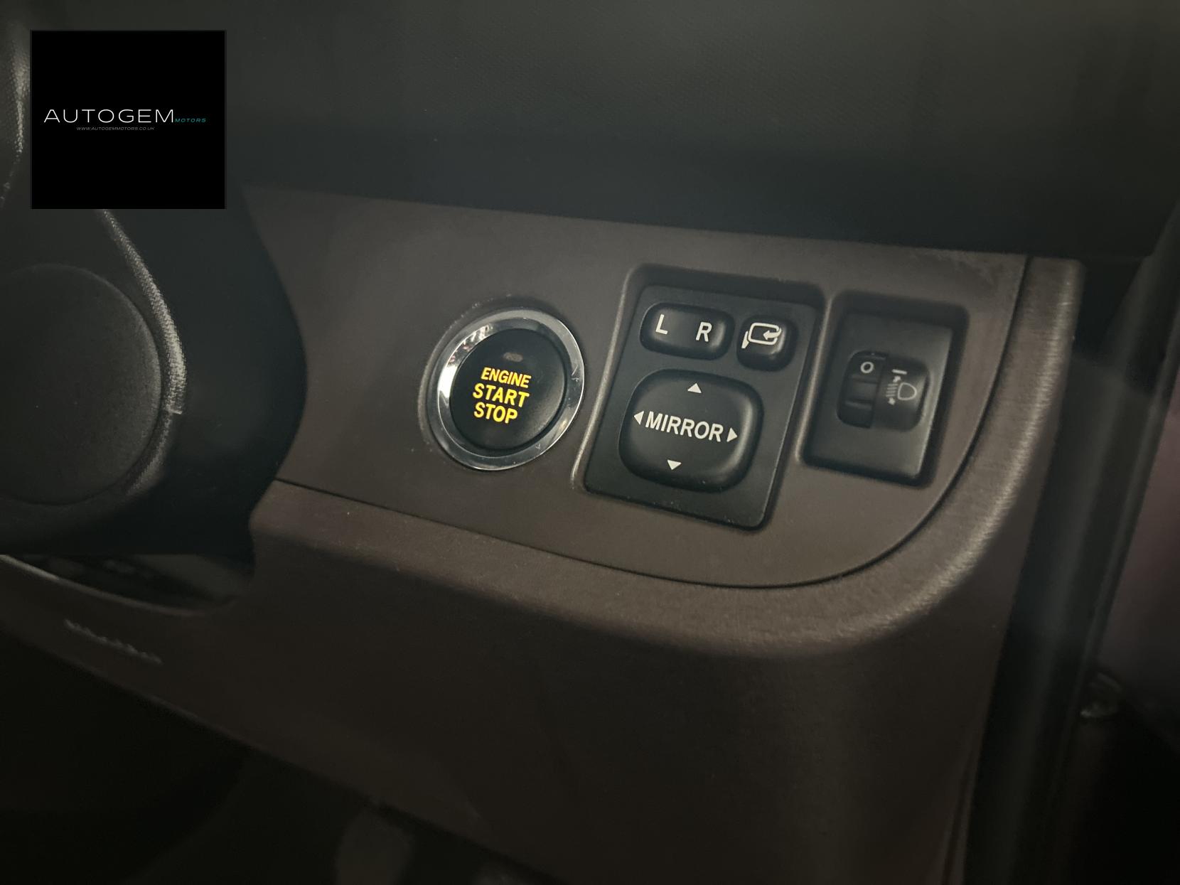 Toyota iQ 1.0 VVT-i 2 Hatchback 3dr Petrol Manual Euro 4 (68 bhp)