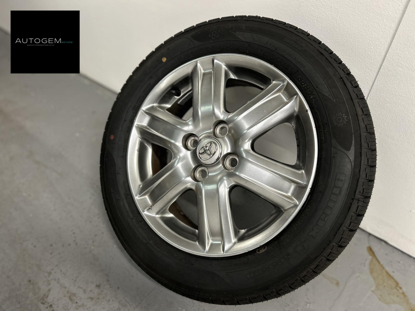 Toyota iQ 1.0 VVT-i 2 Hatchback 3dr Petrol Manual Euro 4 (68 bhp)