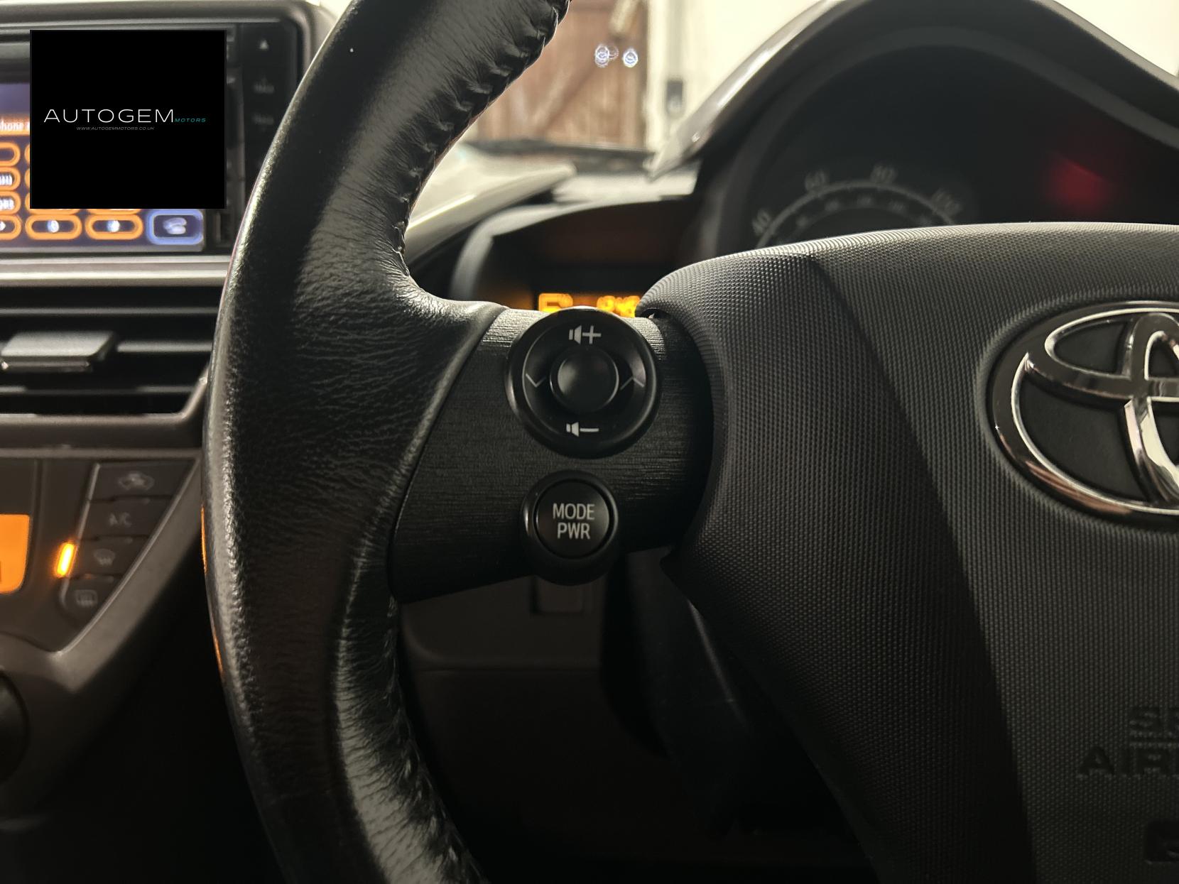 Toyota iQ 1.0 VVT-i 2 Hatchback 3dr Petrol Manual Euro 4 (68 bhp)