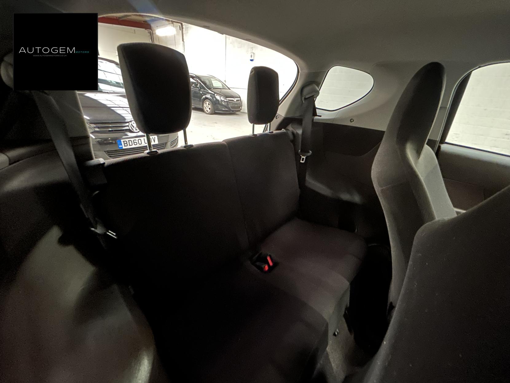 Toyota iQ 1.0 VVT-i 2 Hatchback 3dr Petrol Manual Euro 4 (68 bhp)