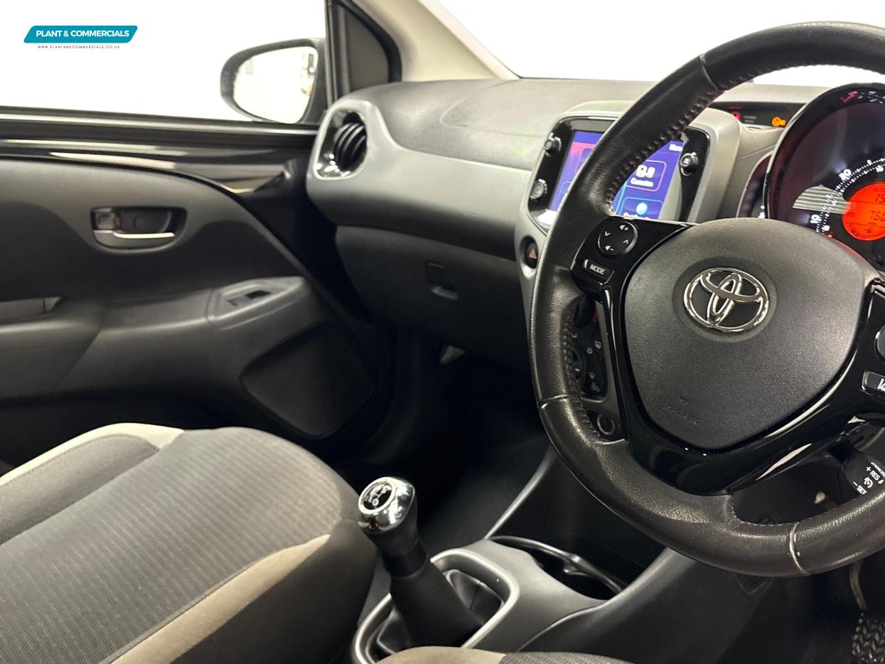 Toyota AYGO 1.0 VVT-i x-play Hatchback 5dr Petrol Manual Euro 6 (s/s) (71 ps)