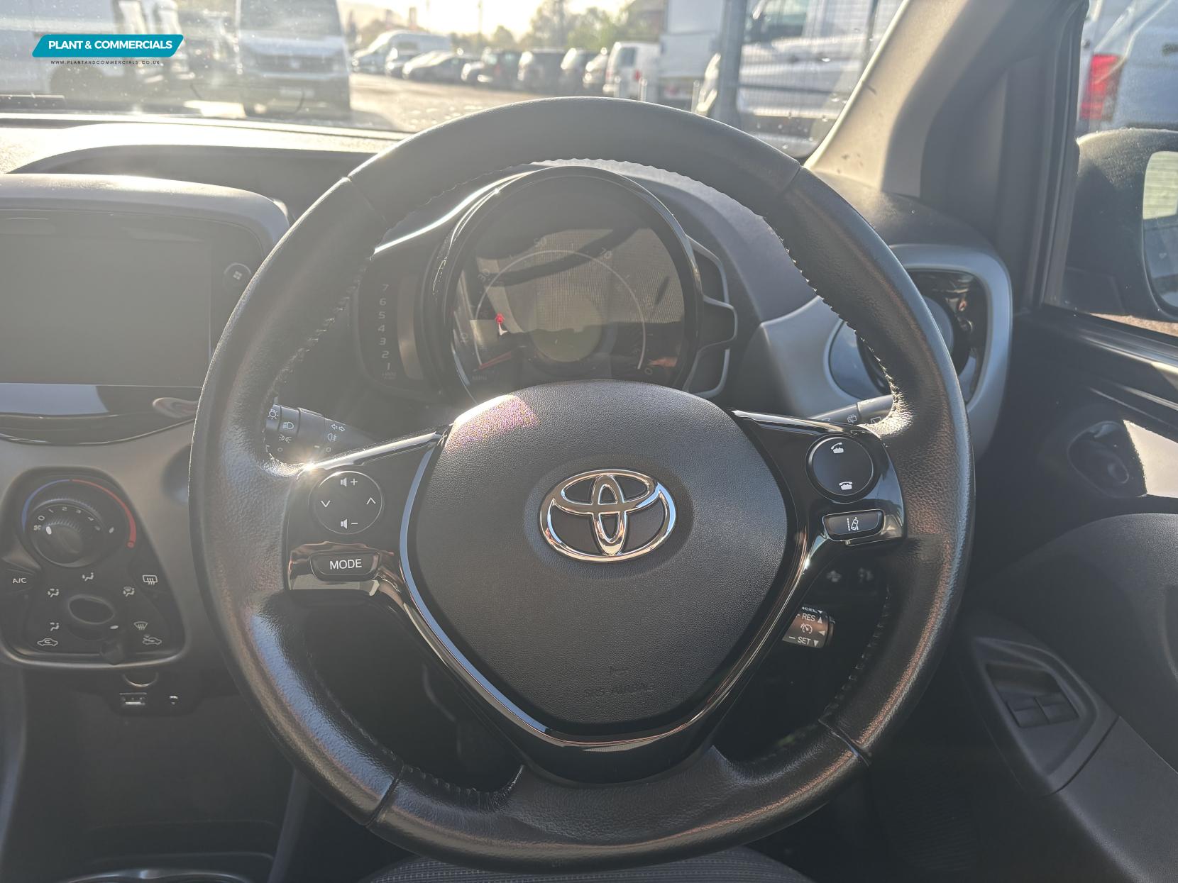 Toyota AYGO 1.0 VVT-i x-play Hatchback 5dr Petrol Manual Euro 6 (s/s) (71 ps)