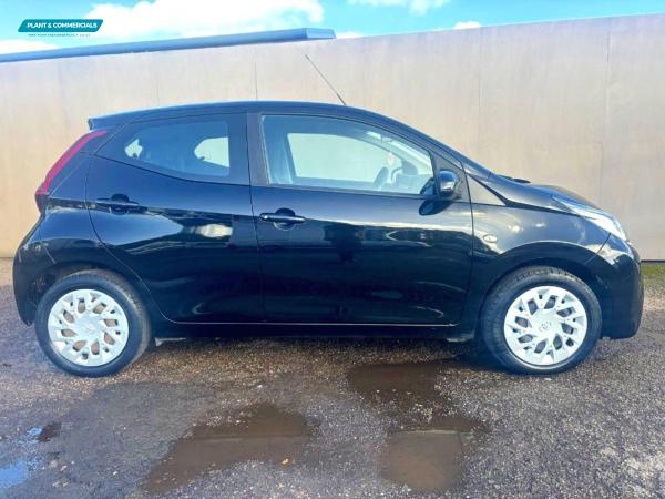Toyota AYGO 1.0 VVT-i x-play Hatchback 5dr Petrol Manual Euro 6 (s/s) (71 ps)