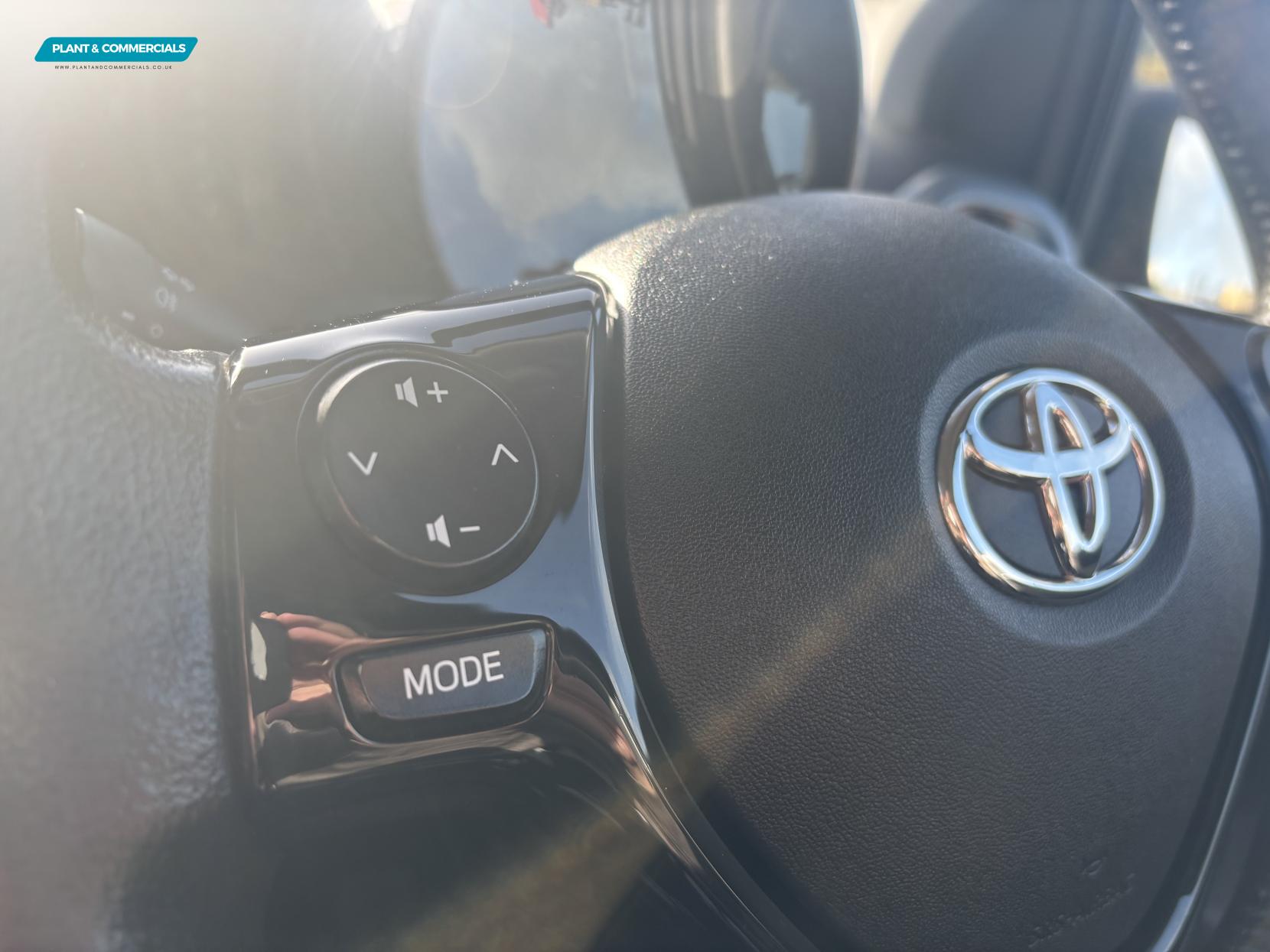 Toyota AYGO 1.0 VVT-i x-play Hatchback 5dr Petrol Manual Euro 6 (s/s) (71 ps)