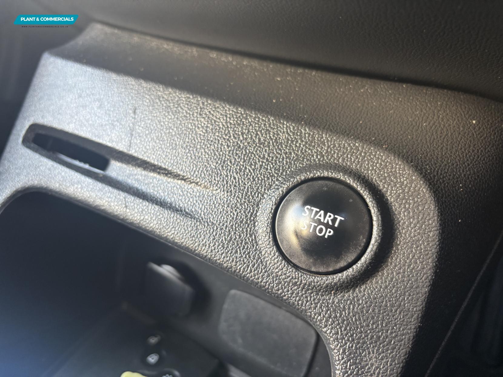 Renault Captur 0.9 TCe ENERGY Iconic SUV 5dr Petrol Manual Euro 6 (s/s) (90 ps)