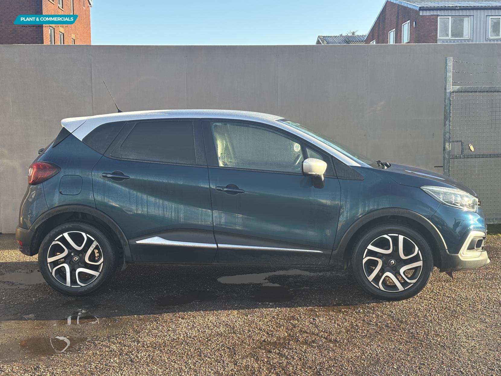 Renault Captur 0.9 TCe ENERGY Iconic SUV 5dr Petrol Manual Euro 6 (s/s) (90 ps)