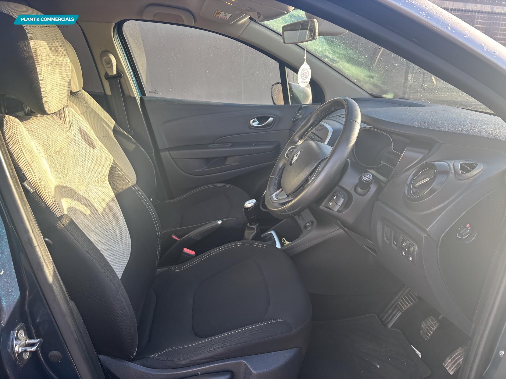 Renault Captur 0.9 TCe ENERGY Iconic SUV 5dr Petrol Manual Euro 6 (s/s) (90 ps)