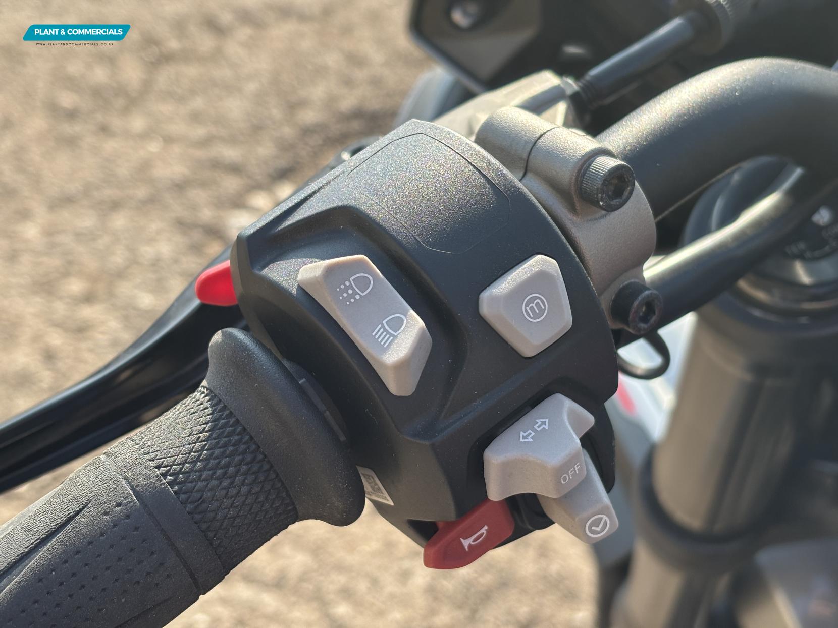 Triumph Street Triple 765 765 RS Naked Petrol Manual X-ring Euro 5 (124 ps)