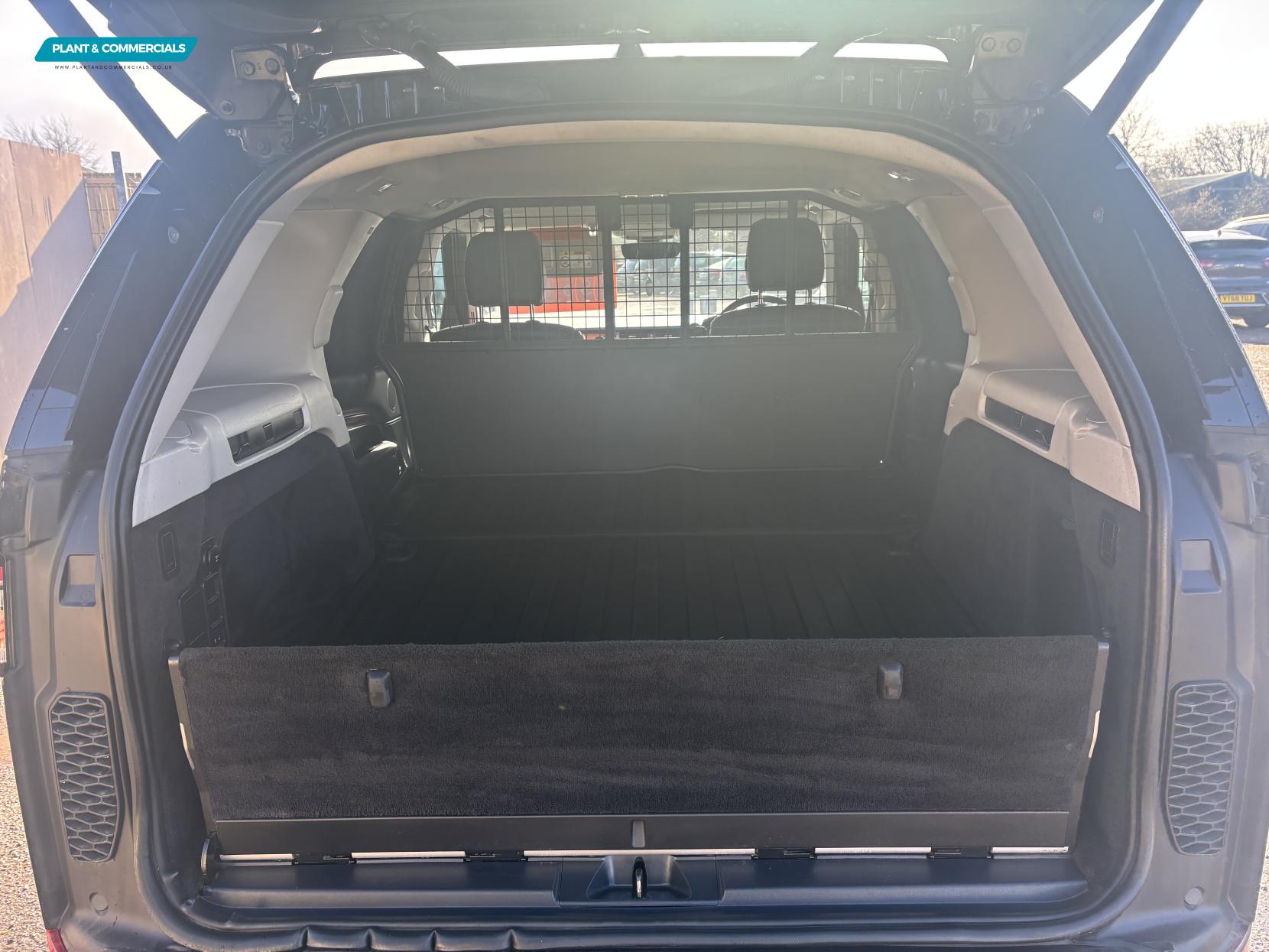 Land Rover Discovery 3.0 SD V6 HSE SUV 5dr Diesel Auto 4WD Euro 6 (s/s) (306 ps)