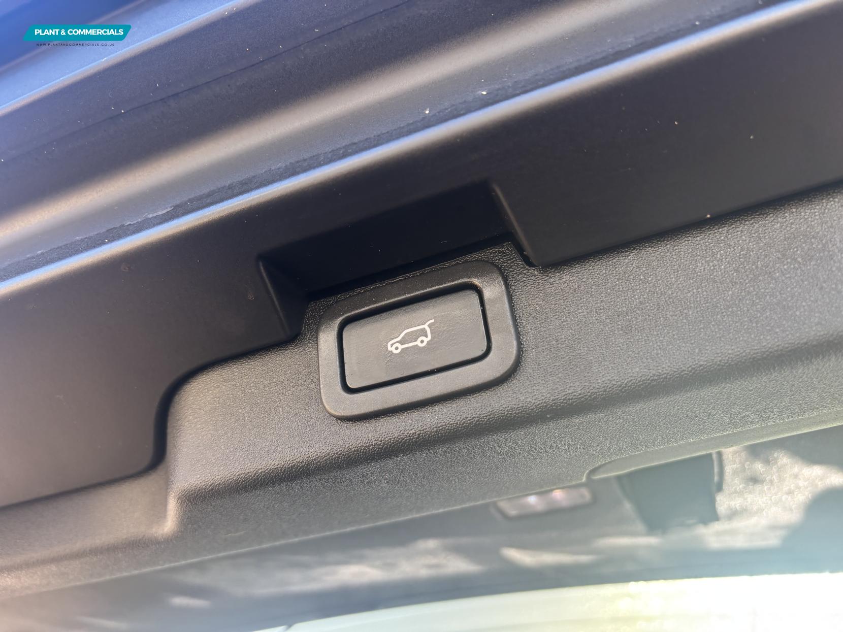 Land Rover Discovery 3.0 SD V6 HSE SUV 5dr Diesel Auto 4WD Euro 6 (s/s) (306 ps)