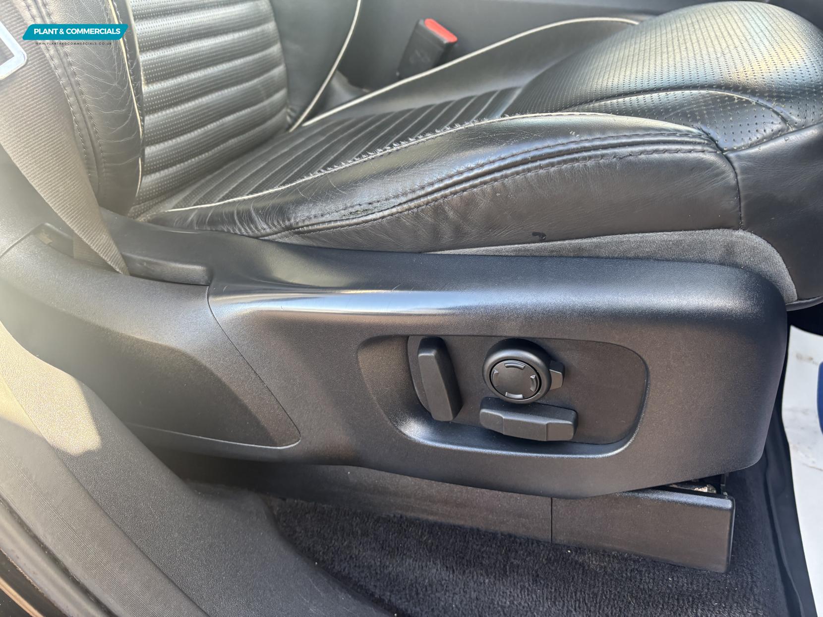 Land Rover Discovery 3.0 SD V6 HSE SUV 5dr Diesel Auto 4WD Euro 6 (s/s) (306 ps)