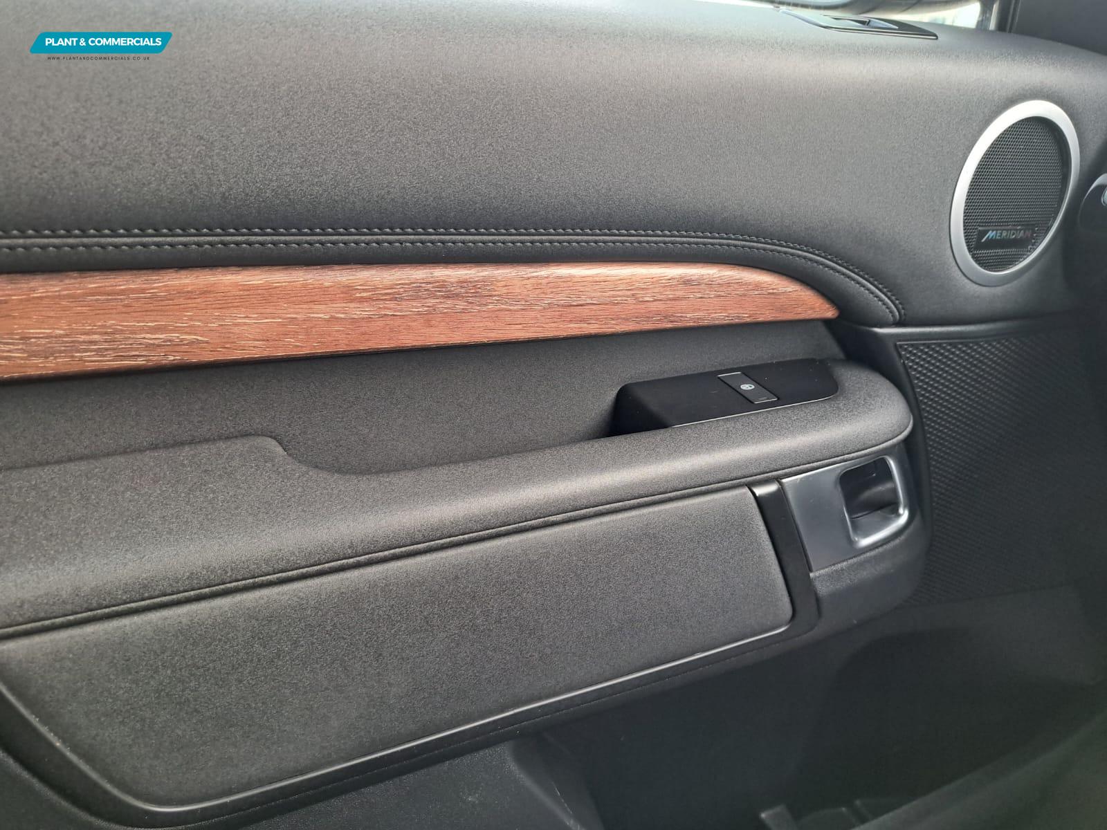 Land Rover Discovery 3.0 SD V6 HSE SUV 5dr Diesel Auto 4WD Euro 6 (s/s) (306 ps)