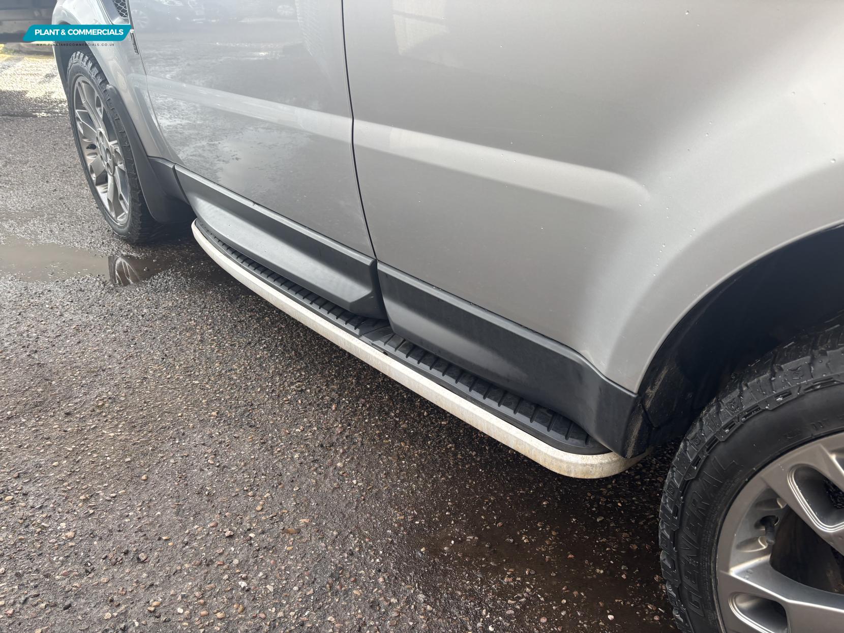 Land Rover Range Rover Sport 3.0 TD V6 HSE Station Wagon 5dr Diesel Automatic (265 g/km, 187 bhp)