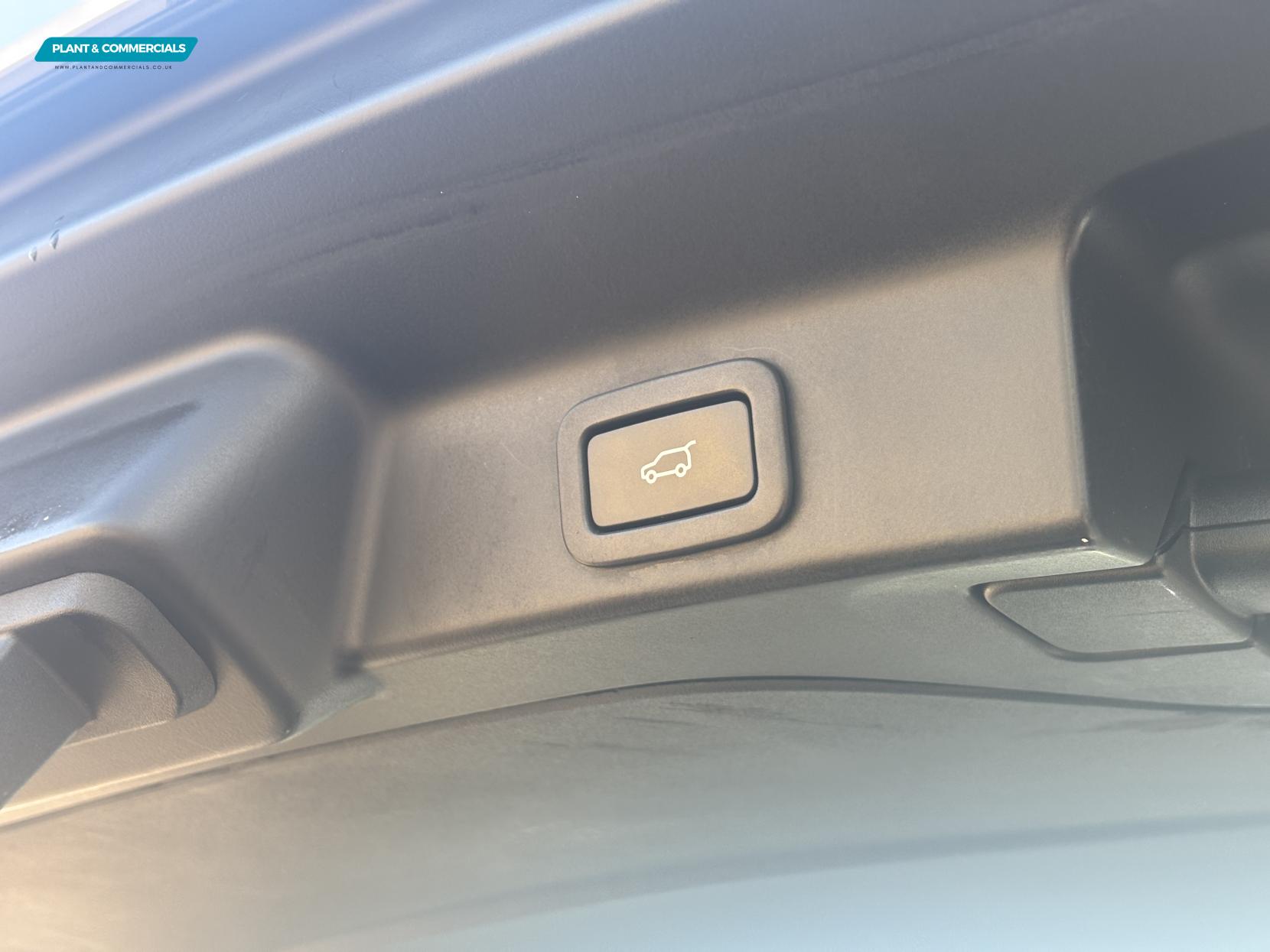 Jaguar F-PACE 2.0 D180 R-Sport SUV 5dr Diesel Auto AWD Euro 6 (s/s) (180 ps)