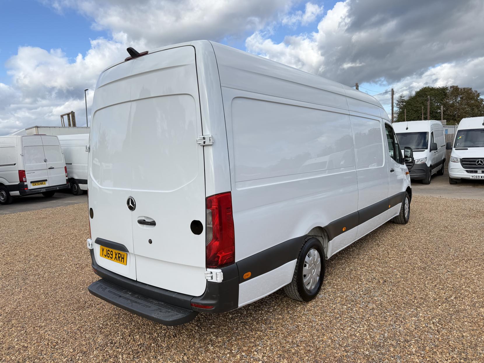 2019 Mercedes-Benz Sprinter 2.1 311 CDI Panel Van 5dr Diesel Manual RWD L3 H2 Euro 6 (114 ps) - Thumbnail 11
