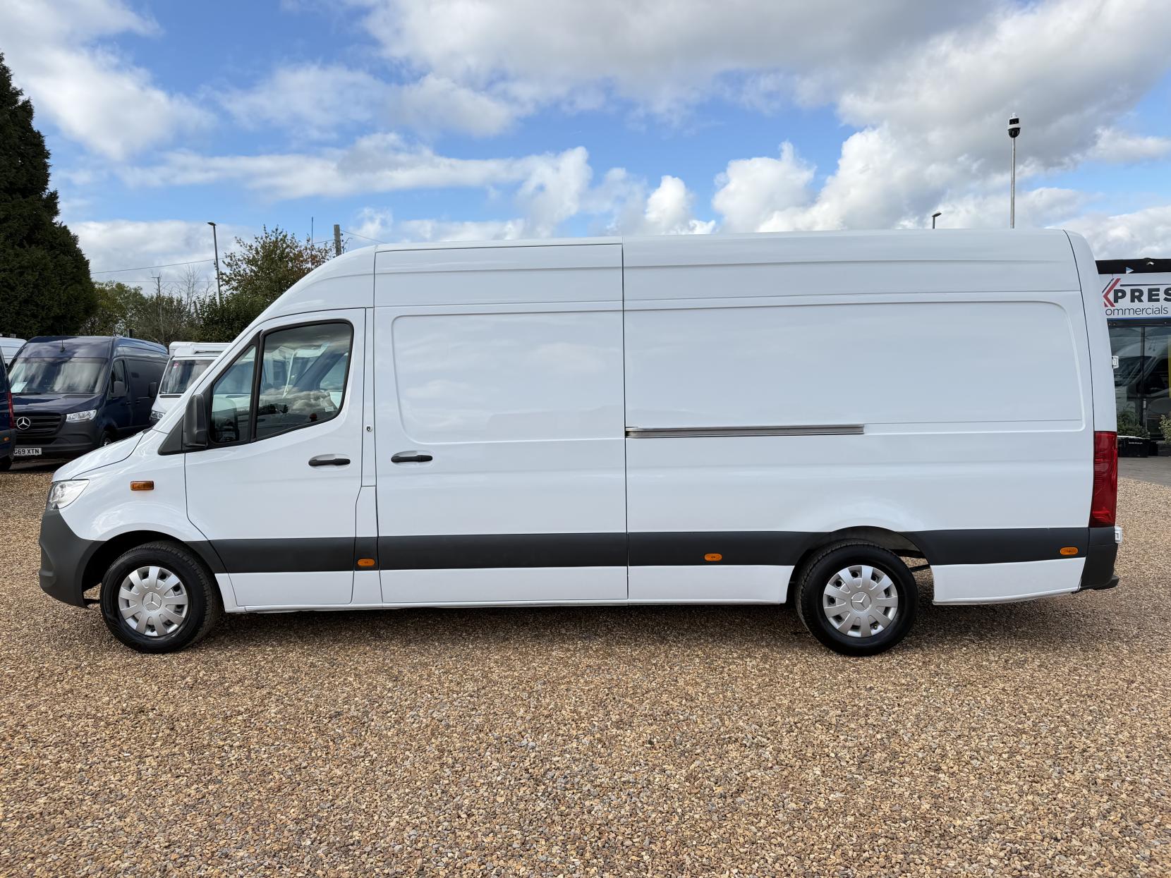 2019 Mercedes-Benz Sprinter 2.1 311 CDI Panel Van 5dr Diesel Manual RWD L3 H2 Euro 6 (114 ps) - Thumbnail 8