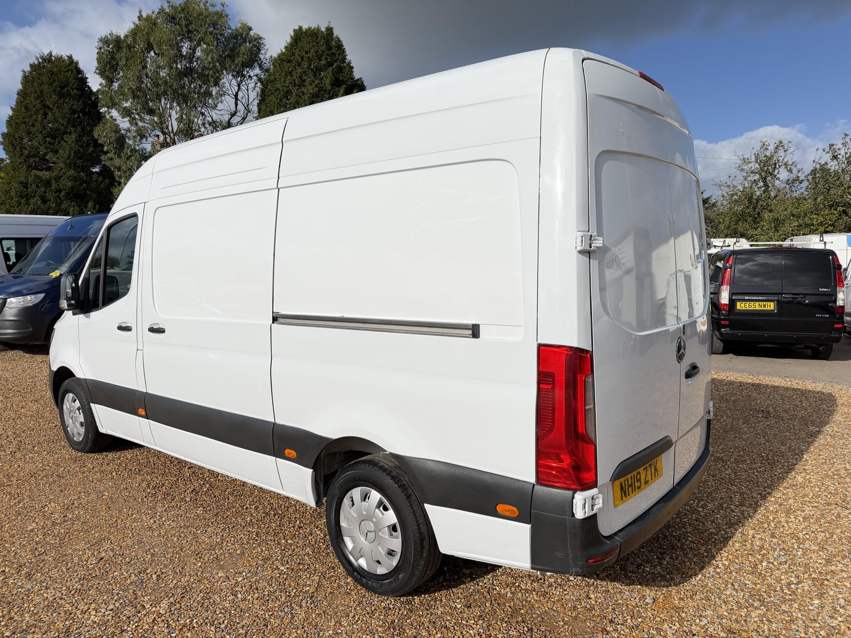 2019 Mercedes-Benz Sprinter 2.1 316 CDI Panel Van 5dr Diesel Manual RWD L2 H2 Euro 6 (163 ps) - Thumbnail 9