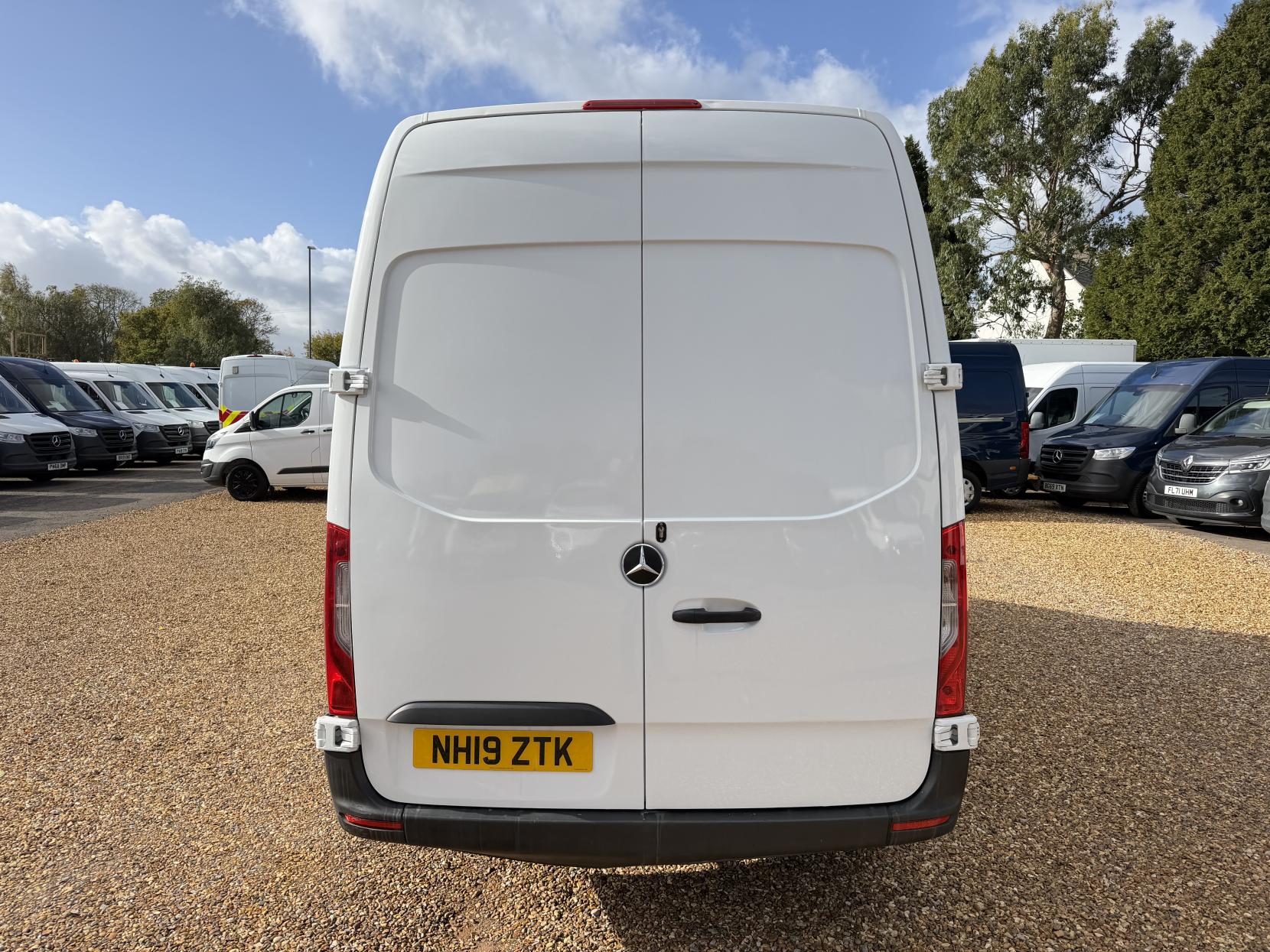 2019 Mercedes-Benz Sprinter 2.1 316 CDI Panel Van 5dr Diesel Manual RWD L2 H2 Euro 6 (163 ps) - Thumbnail 10