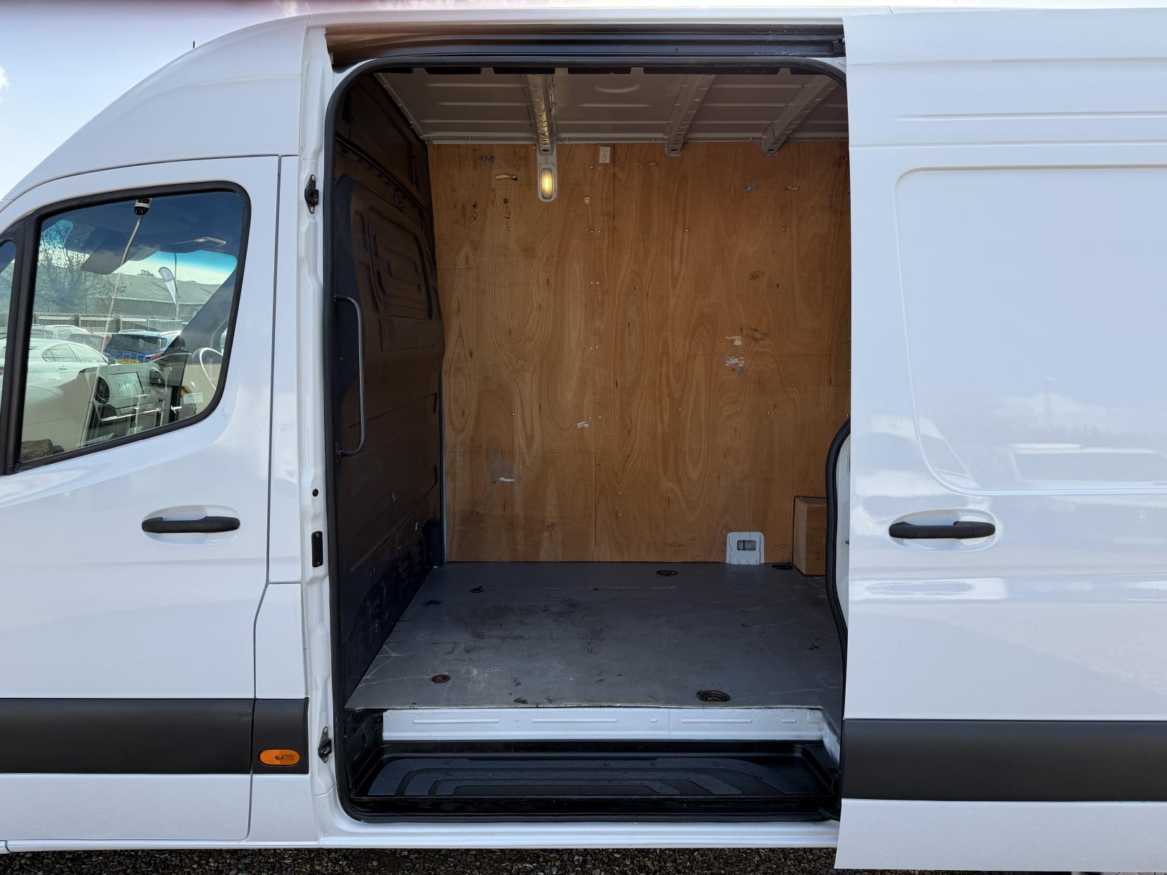 2019 Mercedes-Benz Sprinter 2.1 316 CDI Panel Van 5dr Diesel Manual RWD L2 H2 Euro 6 (163 ps) - Thumbnail 32