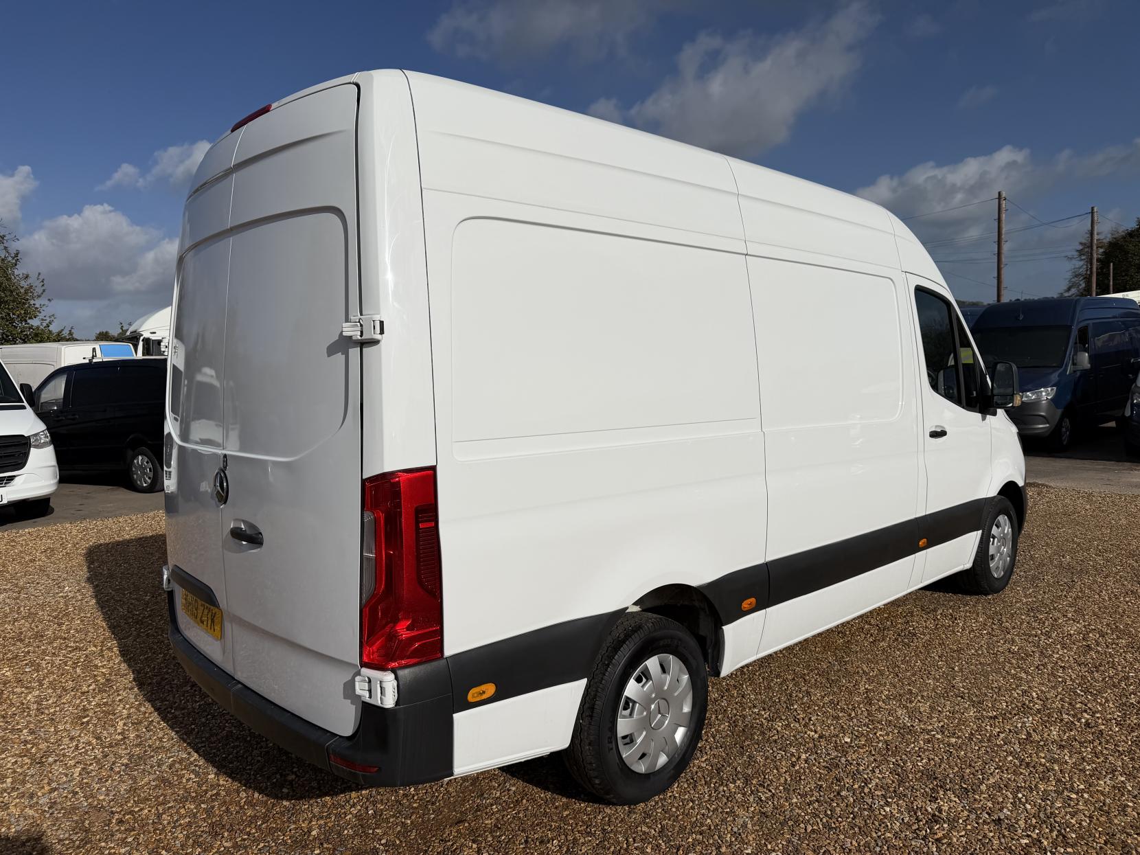 2019 Mercedes-Benz Sprinter 2.1 316 CDI Panel Van 5dr Diesel Manual RWD L2 H2 Euro 6 (163 ps) - Thumbnail 11