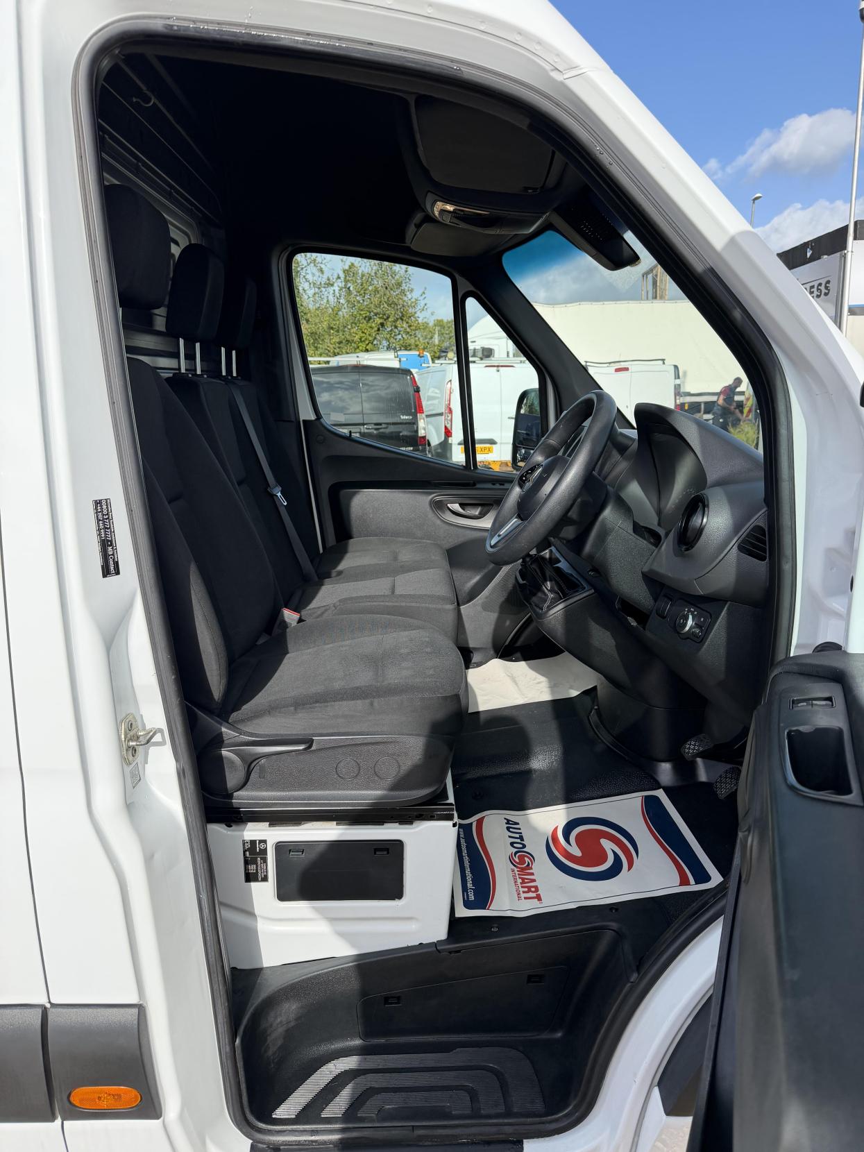 2019 Mercedes-Benz Sprinter 2.1 316 CDI Panel Van 5dr Diesel Manual RWD L2 H2 Euro 6 (163 ps) - Thumbnail 14