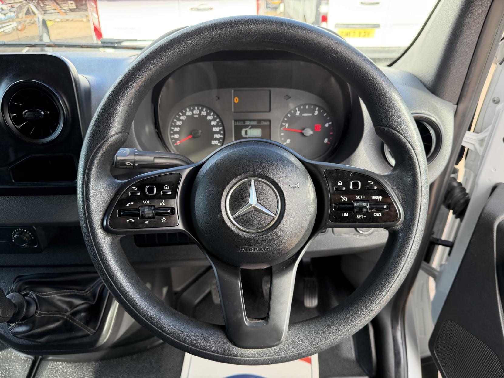 2019 Mercedes-Benz Sprinter 2.1 316 CDI Panel Van 5dr Diesel Manual RWD L2 H2 Euro 6 (163 ps) - Thumbnail 16
