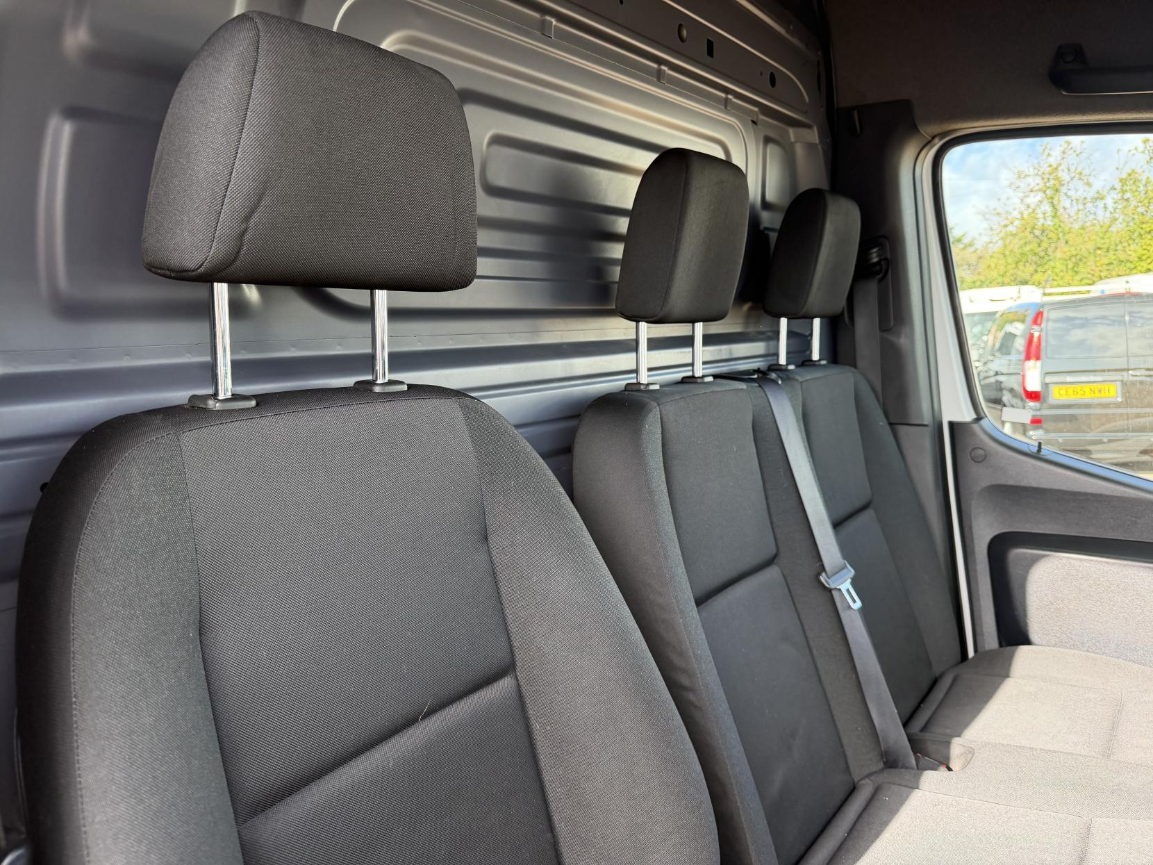 2019 Mercedes-Benz Sprinter 2.1 316 CDI Panel Van 5dr Diesel Manual RWD L2 H2 Euro 6 (163 ps) - Thumbnail 15