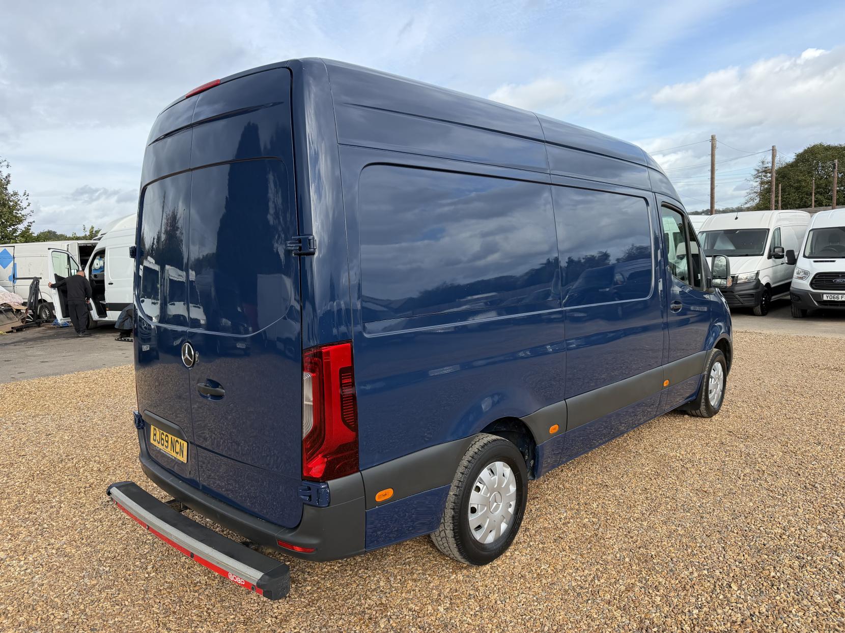 2020 Mercedes-Benz Sprinter 2.1 316 CDI Panel Van 5dr Diesel Manual RWD L2 H2 Euro 6 (163 ps) - Thumbnail 11