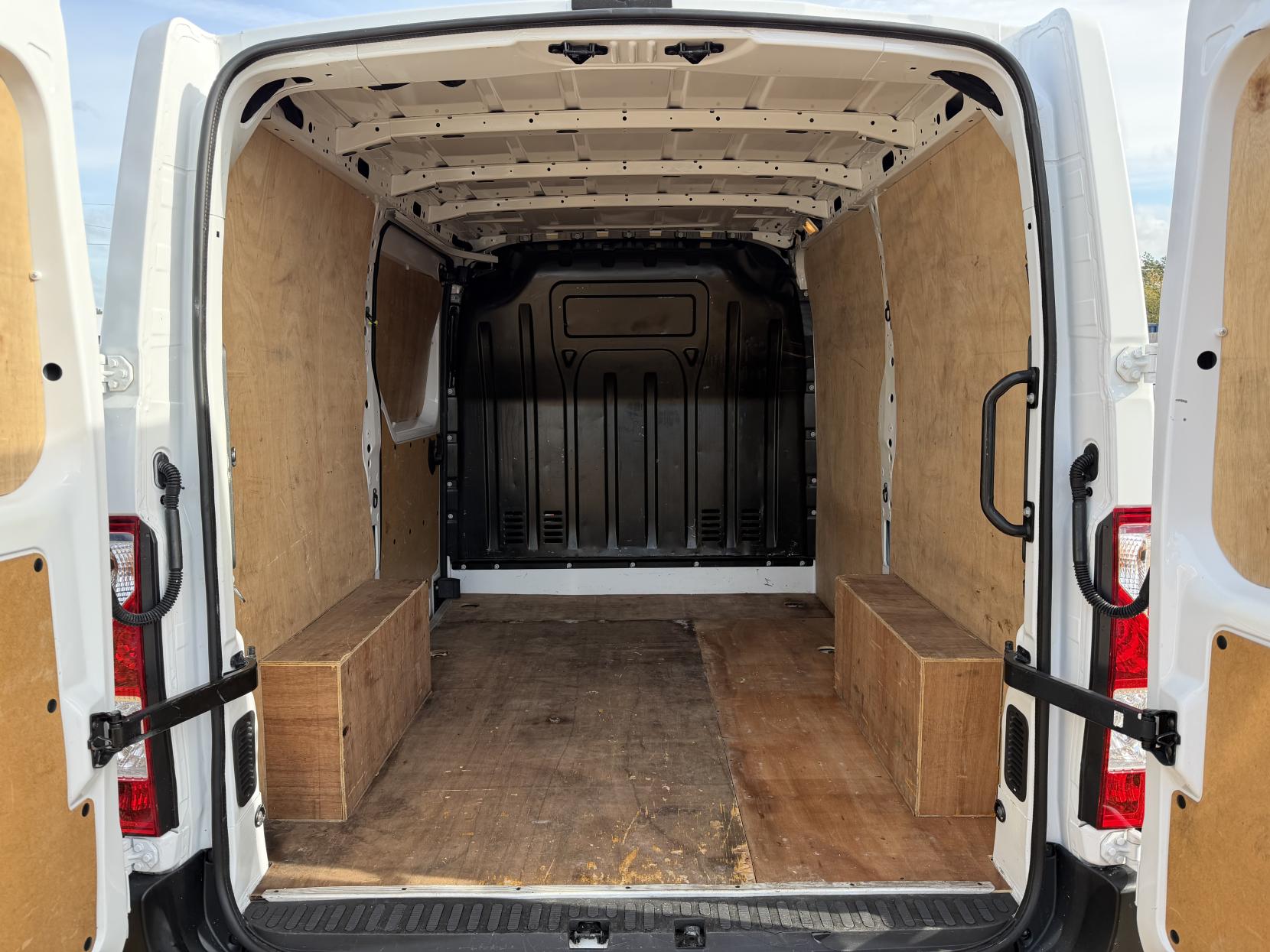2023 Nissan Interstar 2.3 dCi 35 Acenta Panel Van 4dr Diesel Auto FWD L1 Euro 6 (s/s) (150 ps) - Thumbnail 3