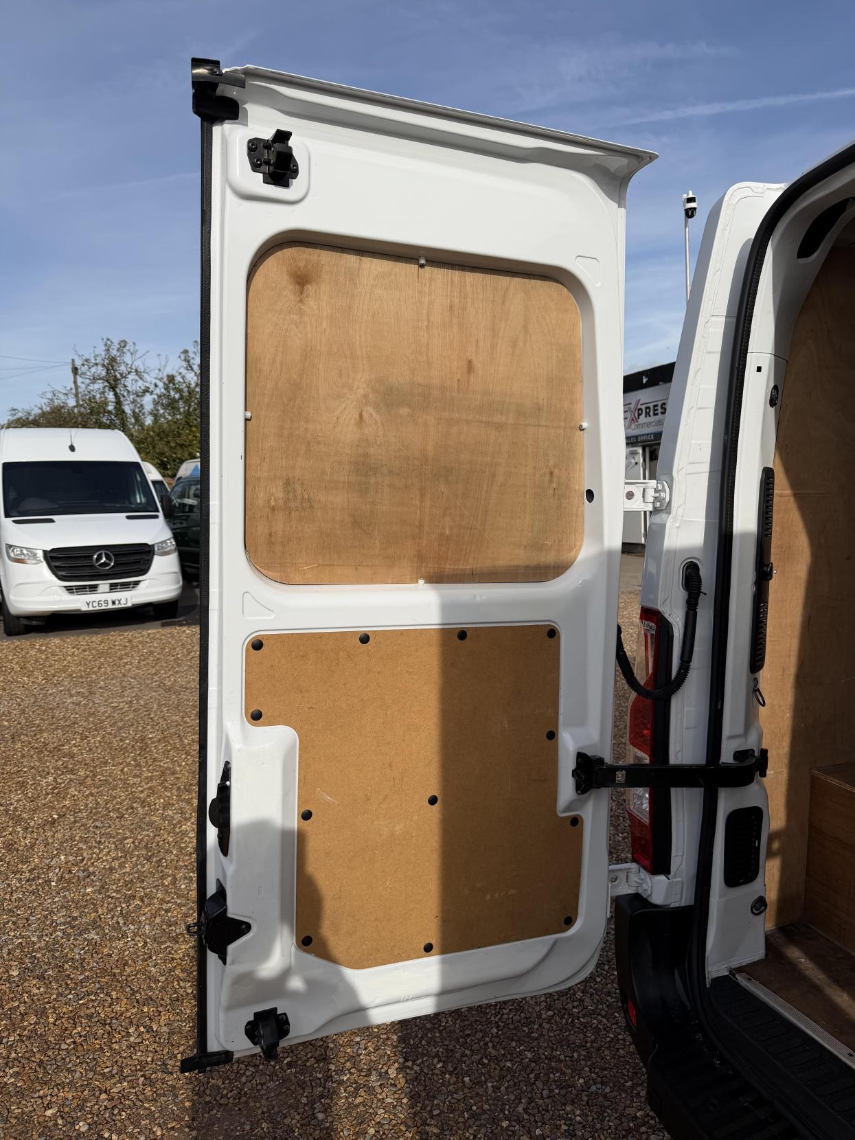 2023 Nissan Interstar 2.3 dCi 35 Acenta Panel Van 4dr Diesel Auto FWD L1 Euro 6 (s/s) (150 ps) - Thumbnail 36