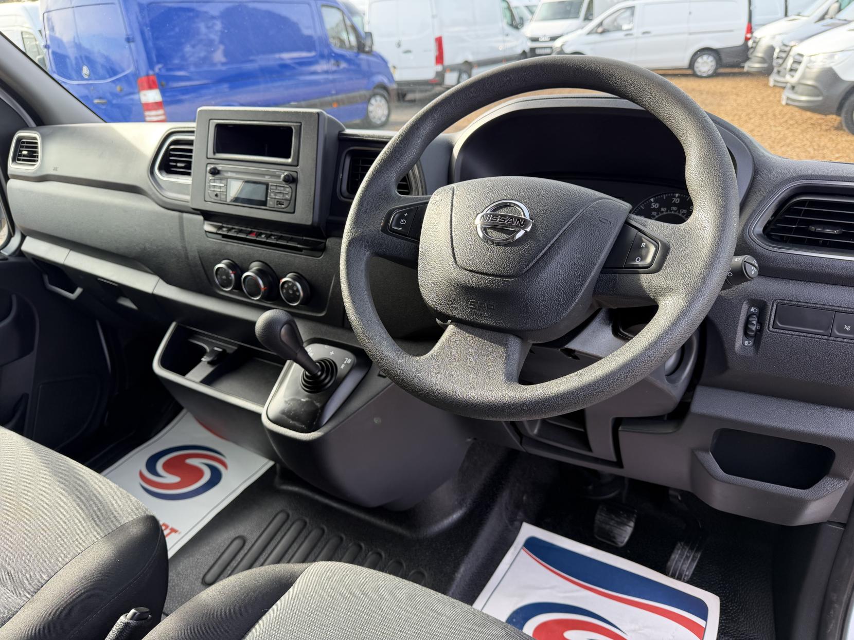 2023 Nissan Interstar 2.3 dCi 35 Acenta Panel Van 4dr Diesel Auto FWD L1 Euro 6 (s/s) (150 ps) - Thumbnail 2