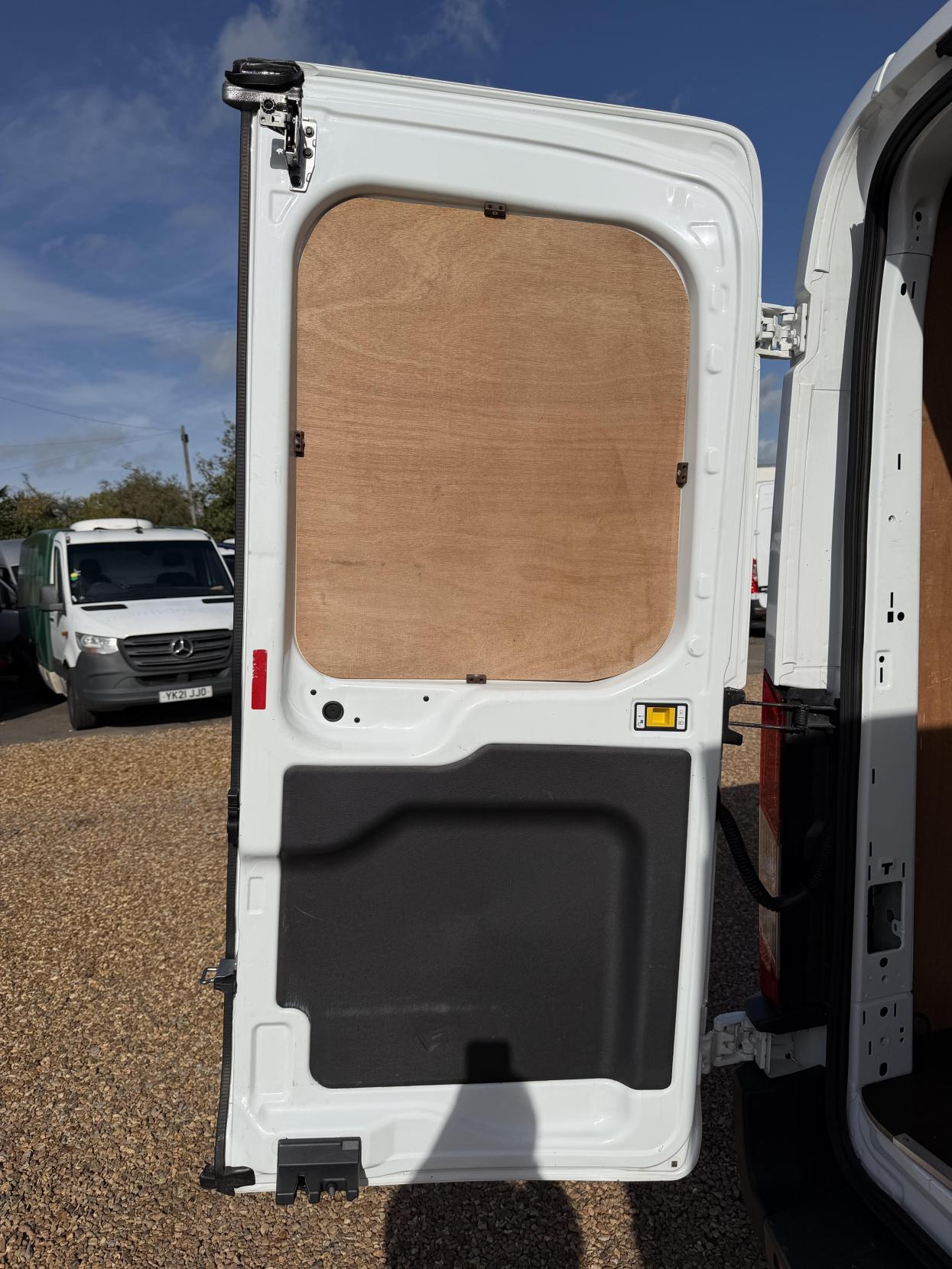 2017 Ford Transit 2.2 TDCi 350 Panel Van 5dr Diesel Manual RWD L3 H2 Euro 5 (125 ps) - Thumbnail 32